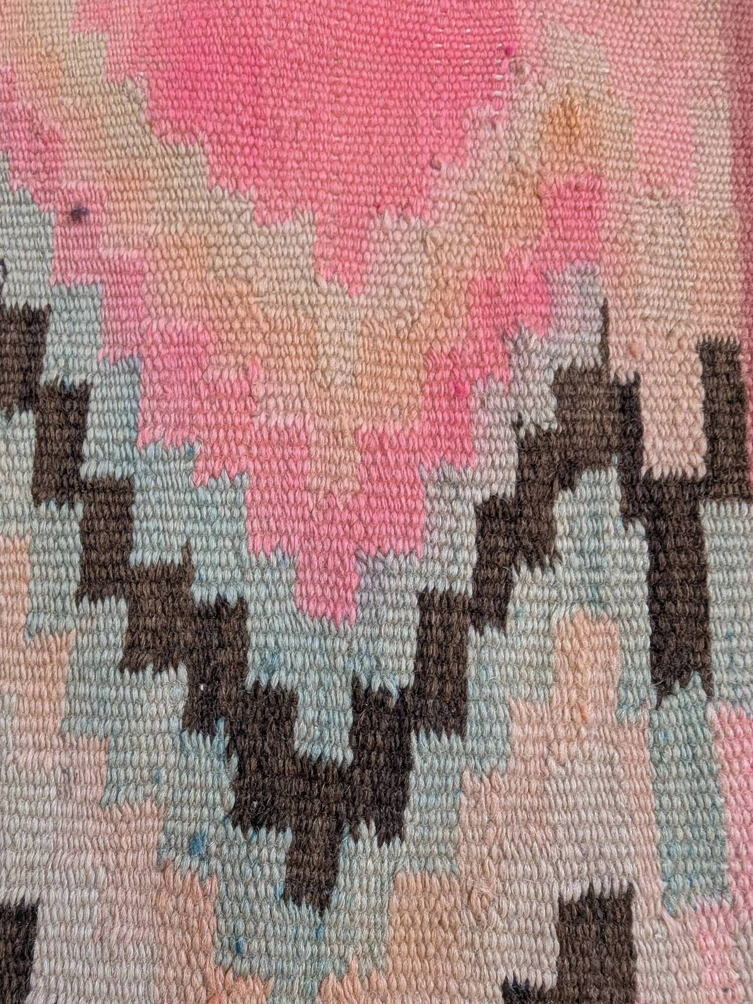 Tapis kilim ancien dans des tons rose