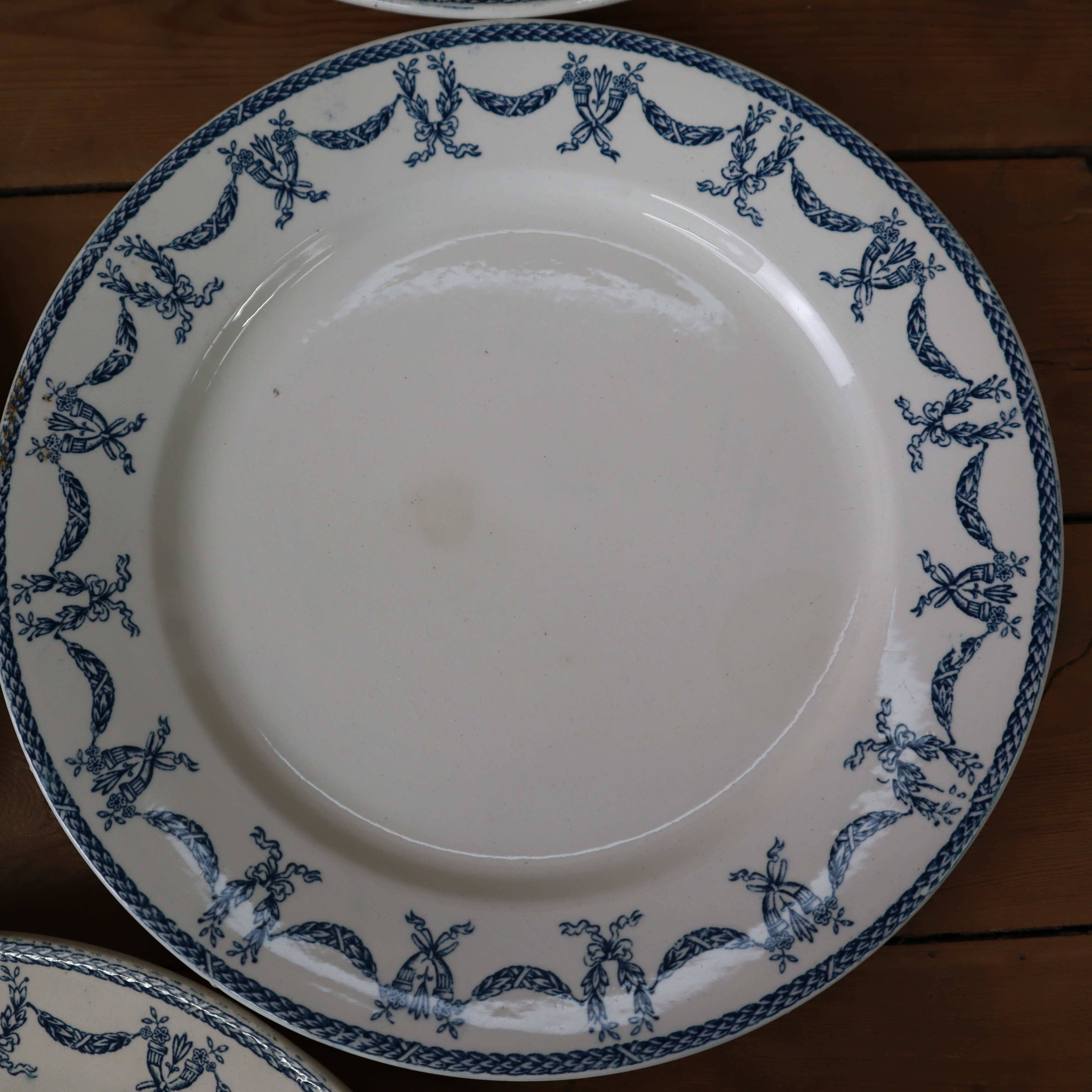 Set of 8 flat ironstone plates "Les Termes" Sarreguemines and Digoin