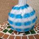 Vase en verre soufflé bleu et blanc