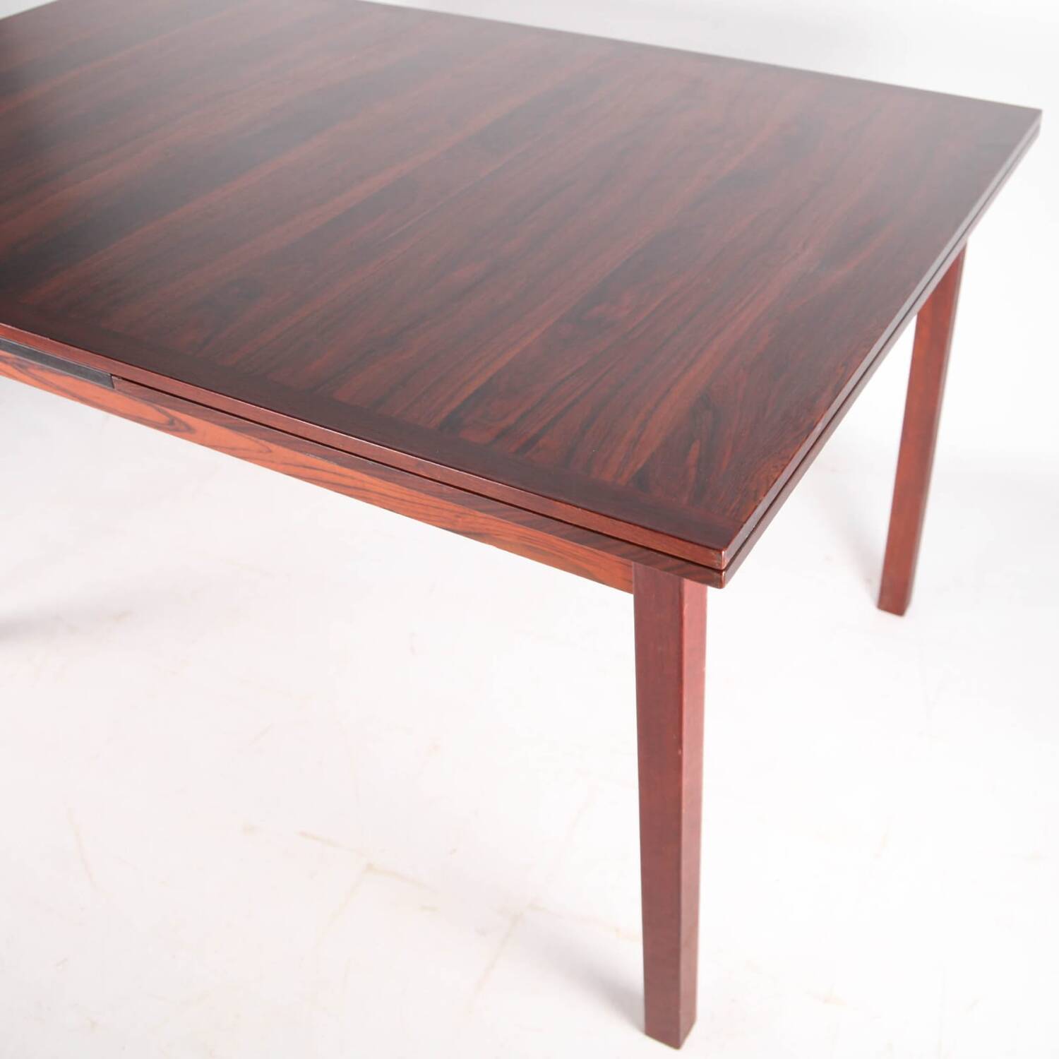 Extendable rosewood table