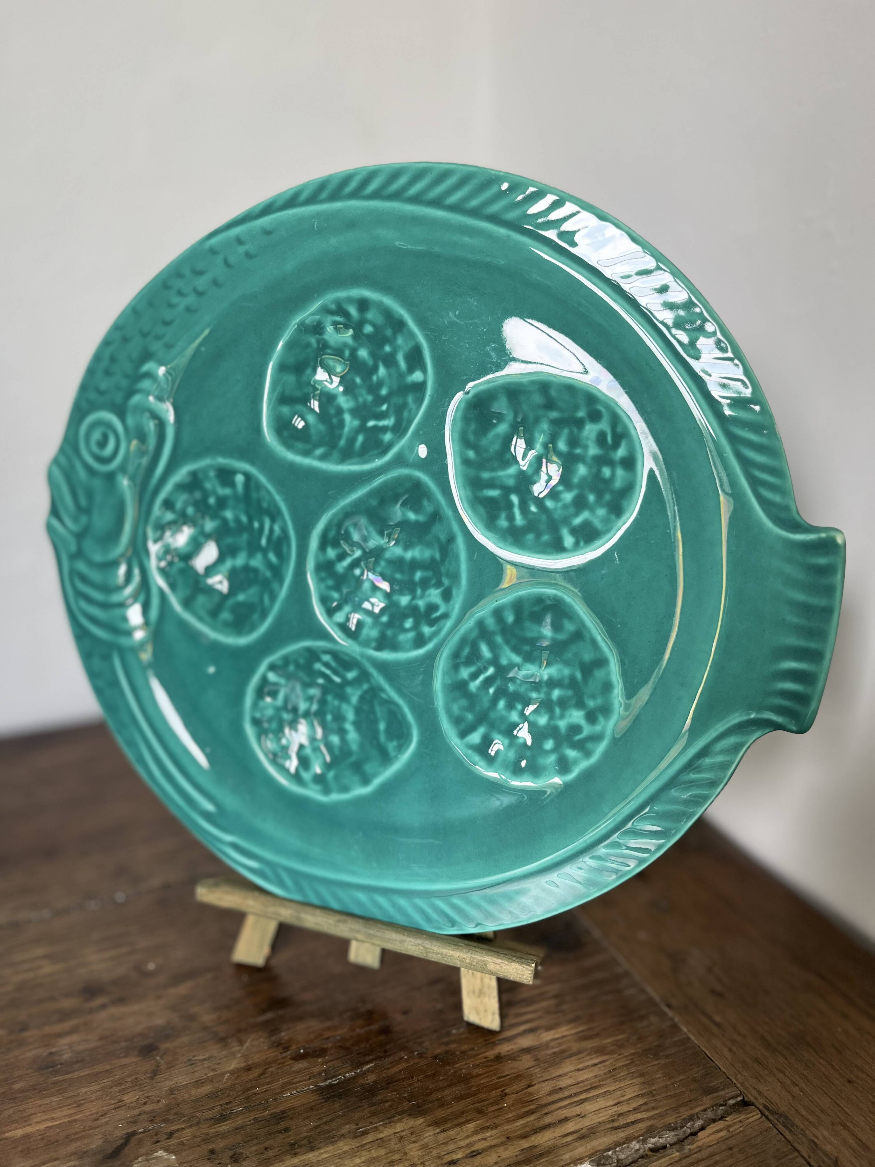 Green fish plates
