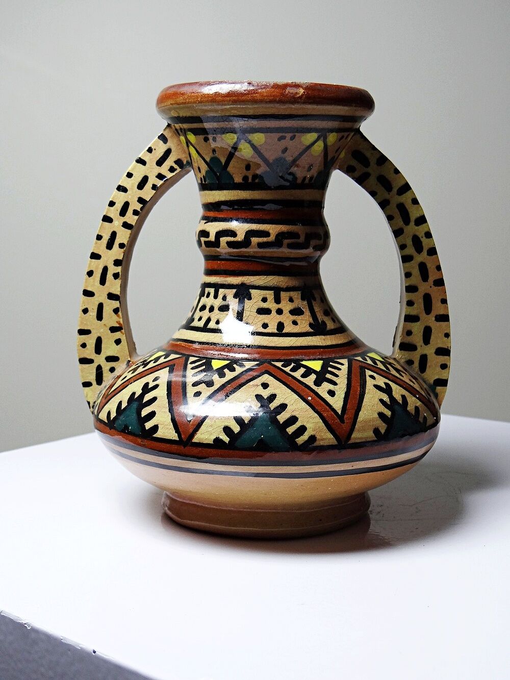 Small handled ceramic vase from Safi, signed, Morocco, 1960-1980.