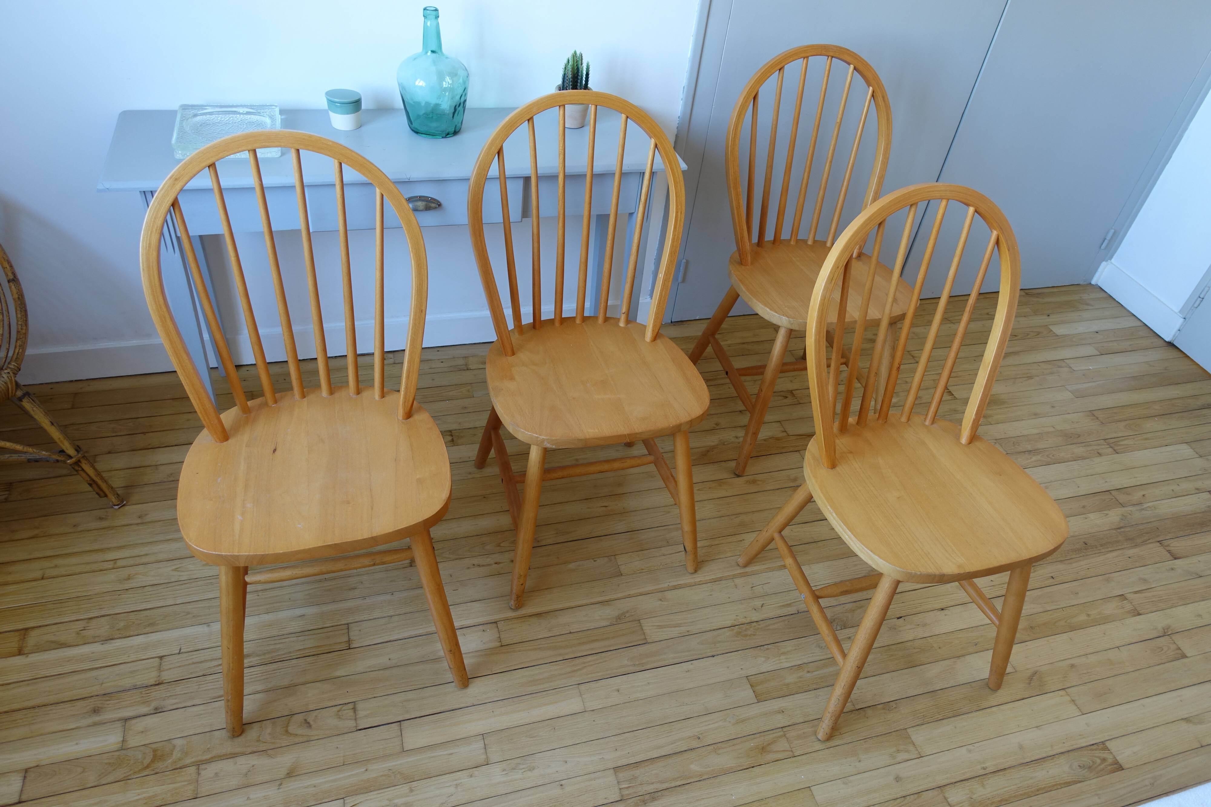 4 Scandinavian Windsor chairs in solid beech 1970s
