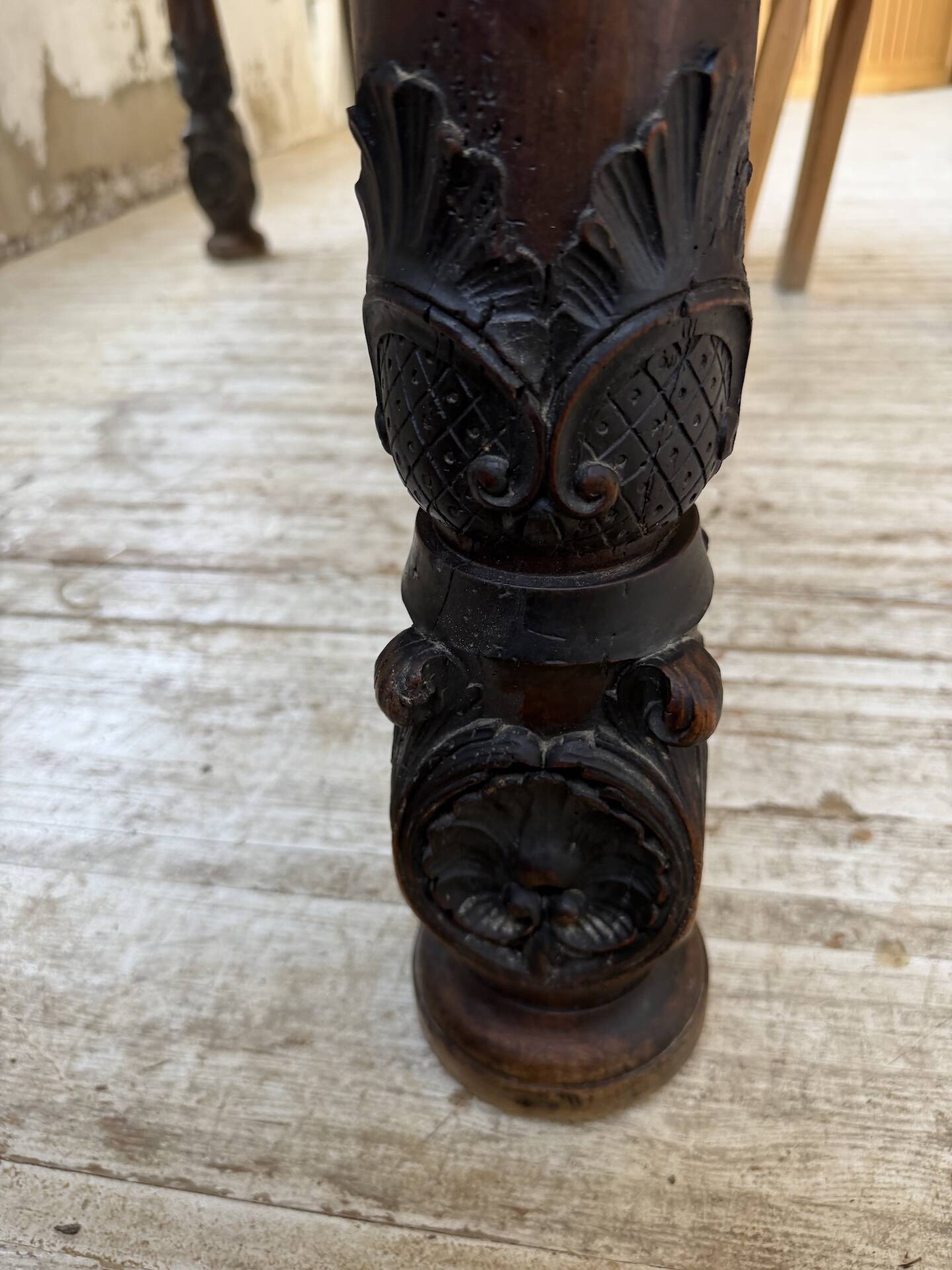 19th-century castle table, carved solid oak, 190cm.