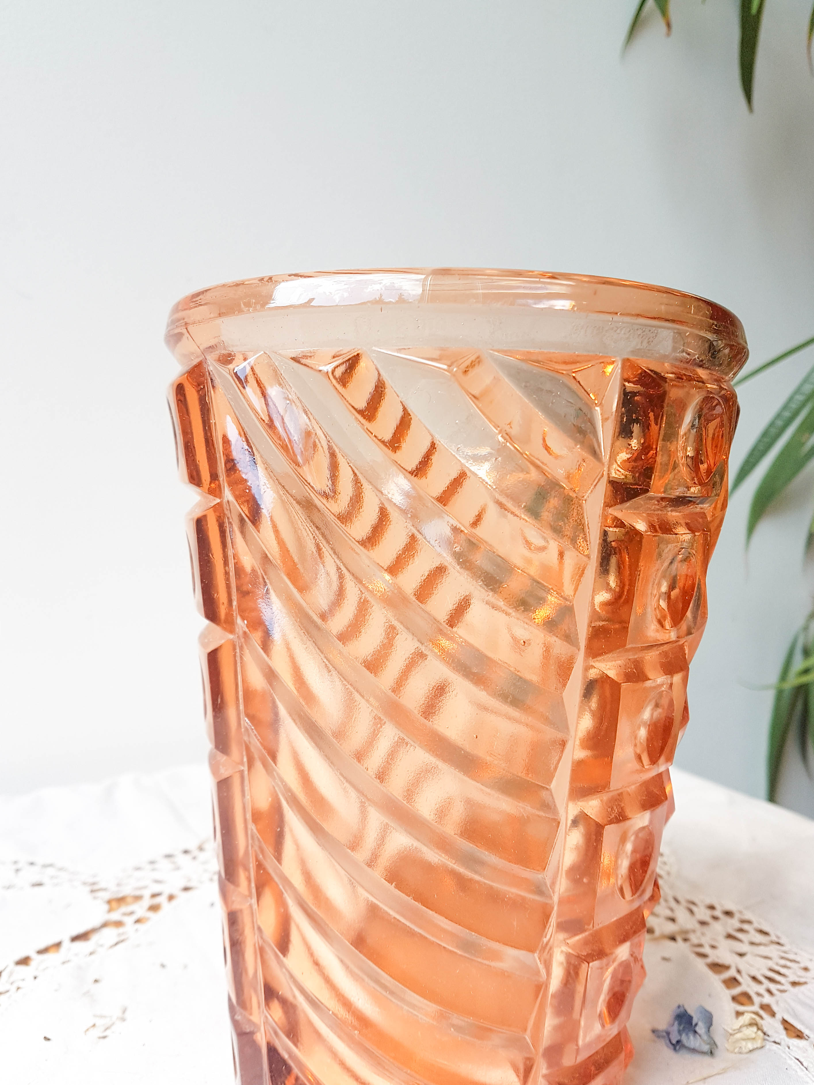 Vase en verre rose style Art déco Selency