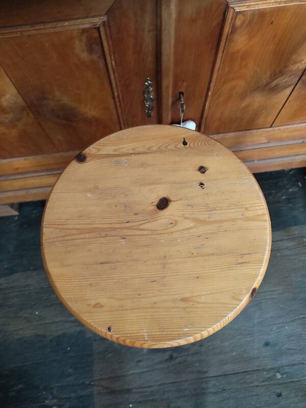 High bar stool in weathered wood round seat