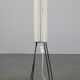 Lampadaire moderne du milieu du siècle sur pieds en fer avec abat-jour en plastique et accent en bois
