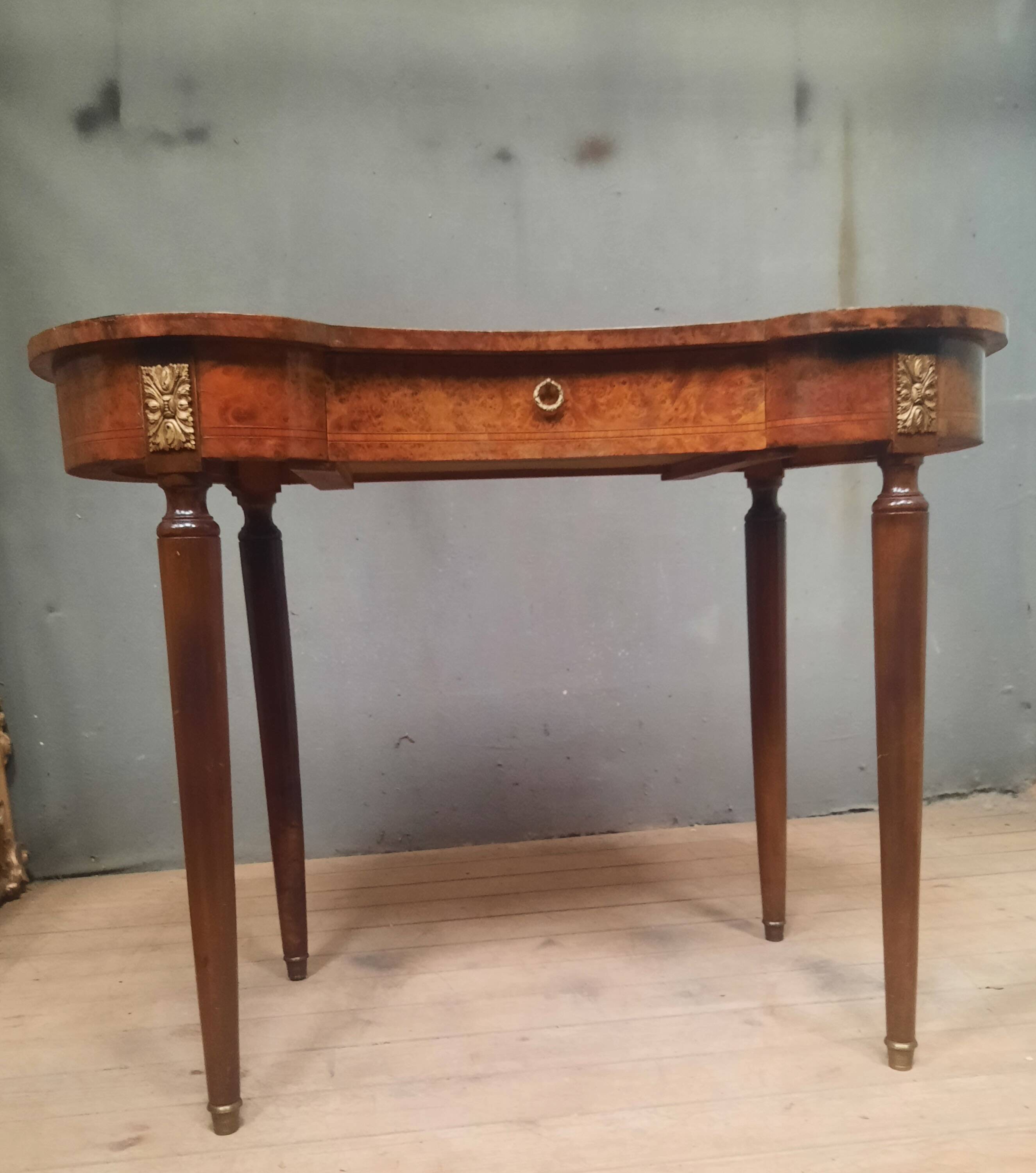 "Kidney" bureau in Louis XVI style veneer.