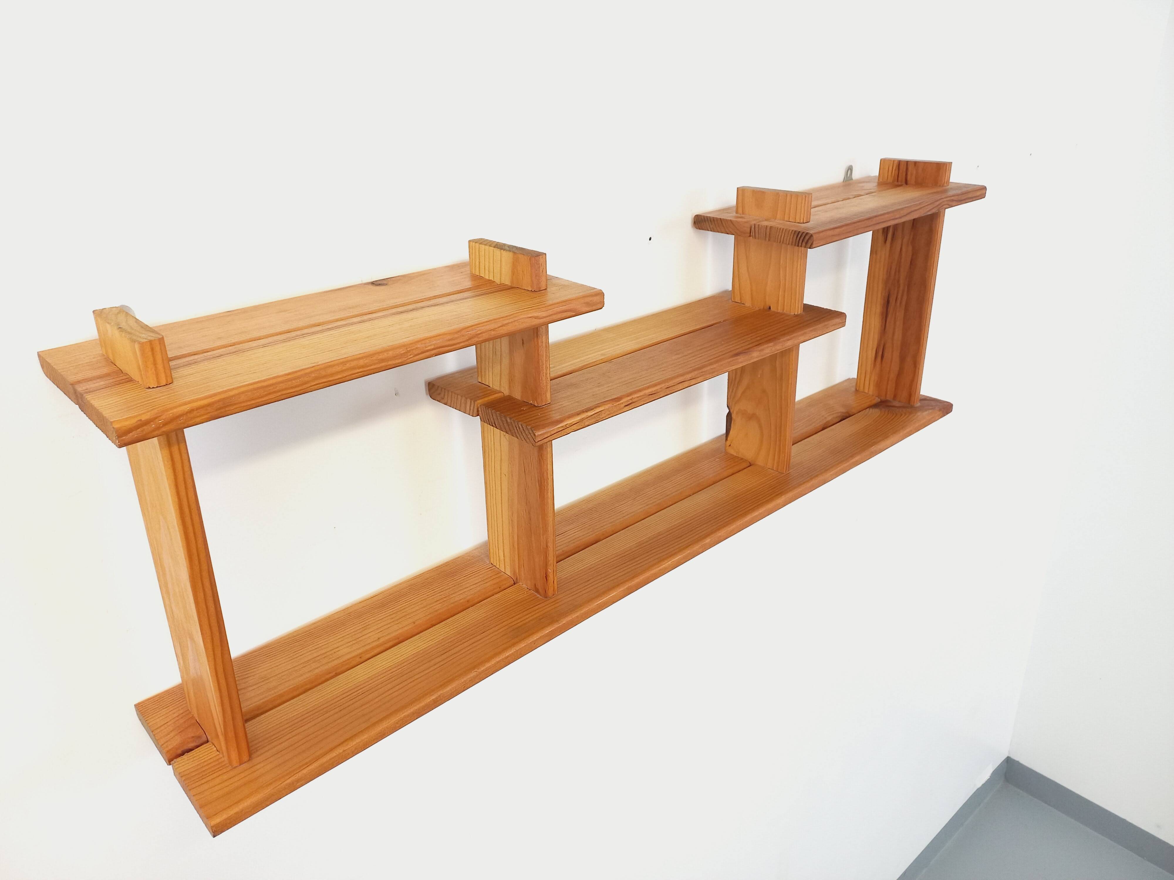 Vintage pine wall shelf in Maison Regain style from the 80s