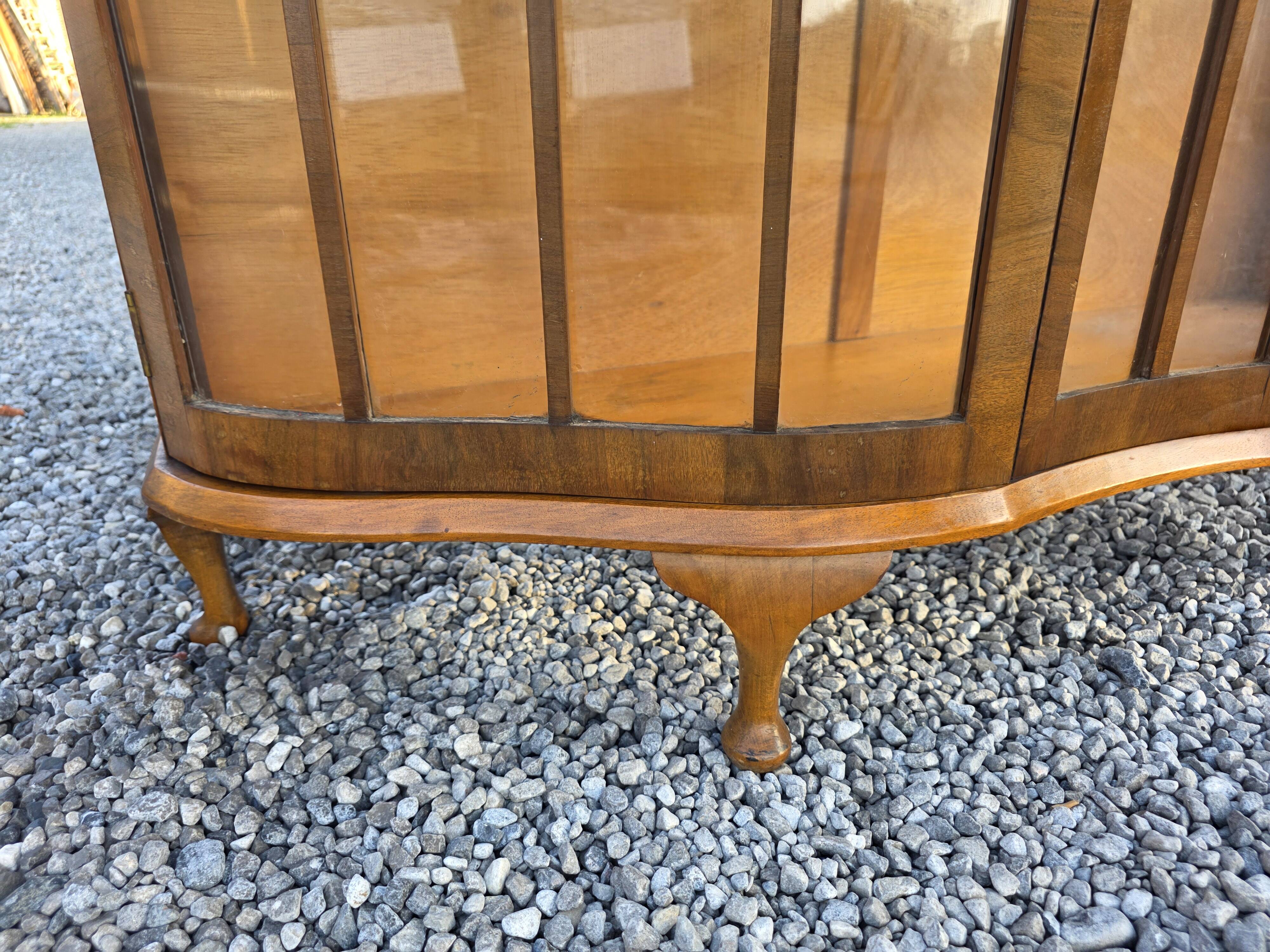 Art Deco display cabinet in walnut from the 1930s.