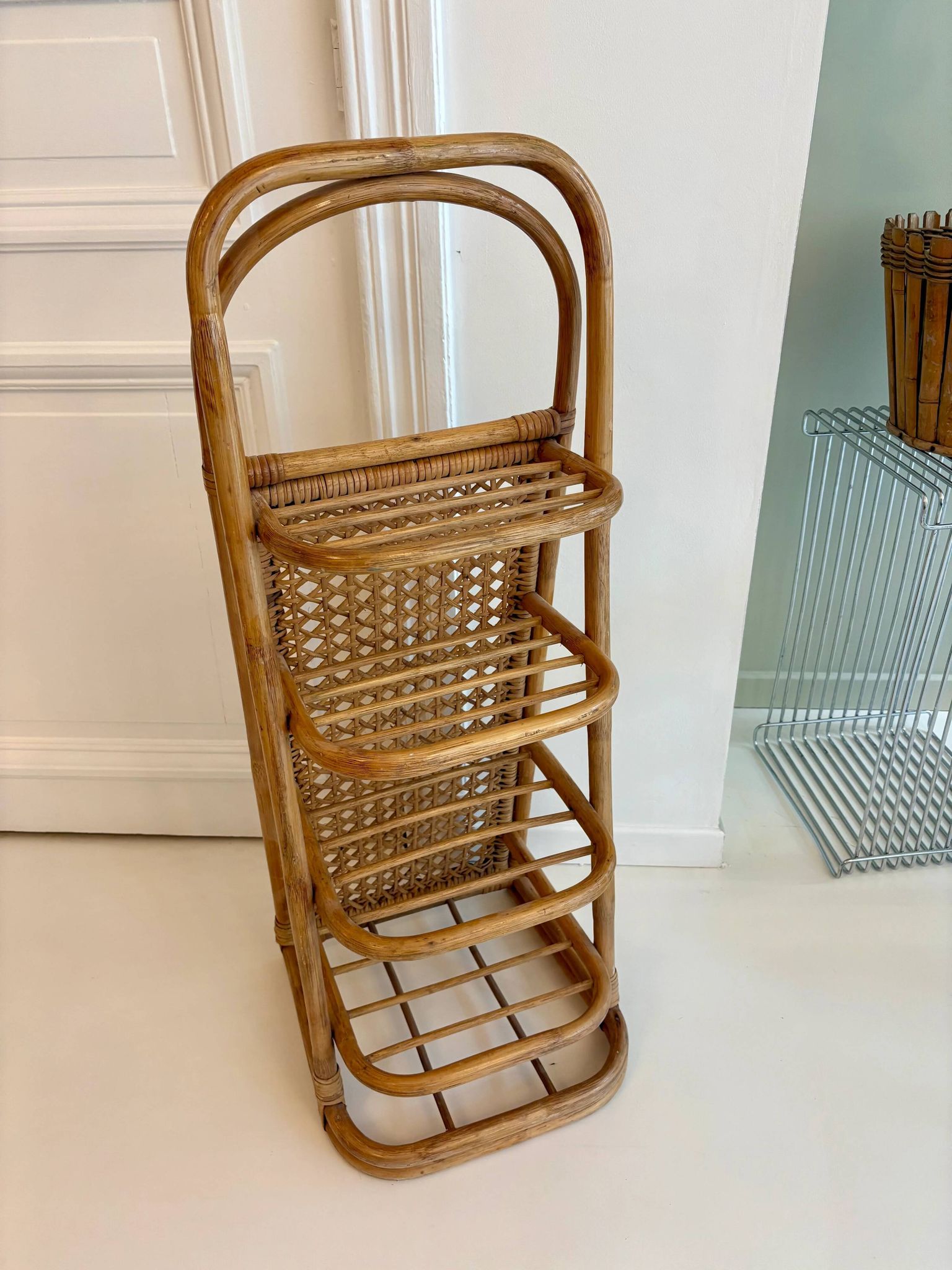 Étagère vintage en rotin et cannage – années 70