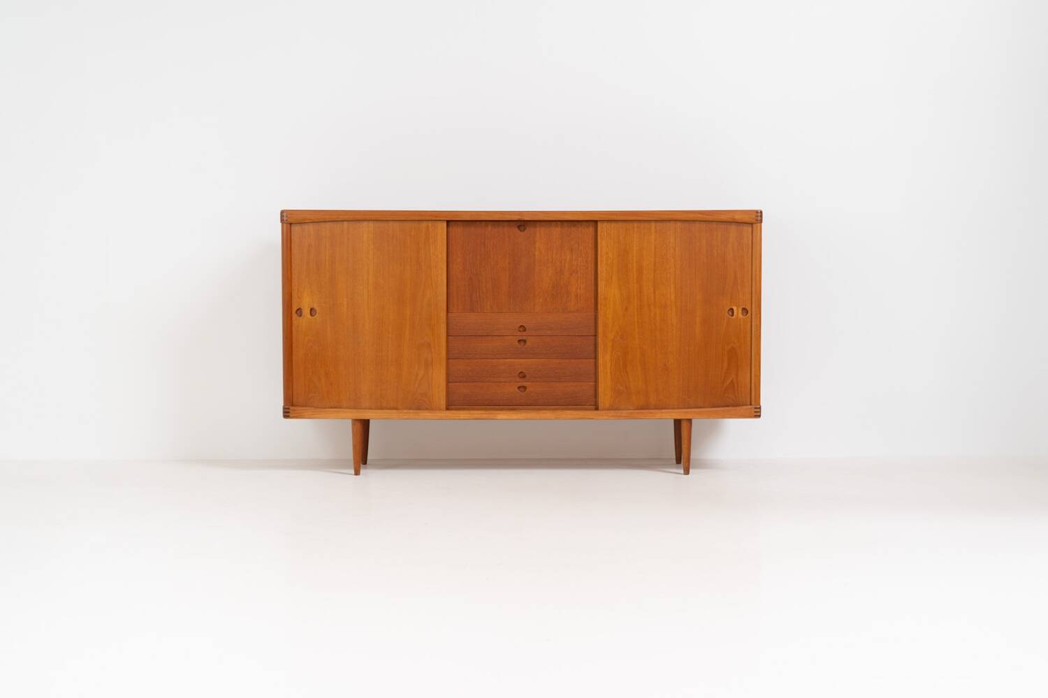 Buffet haut de Henry W. Klein pour Bramin en teck (Danemark, années 1960).