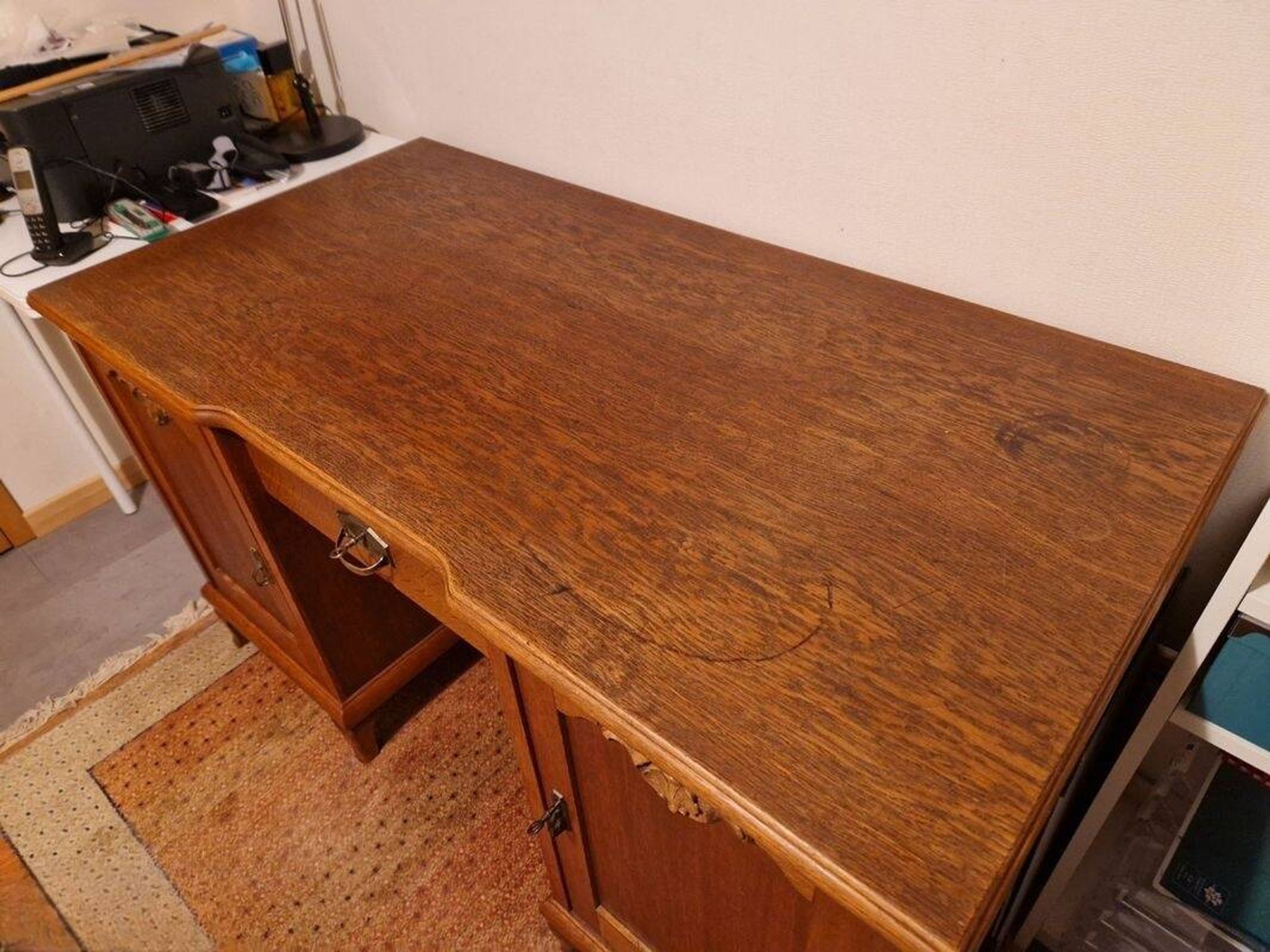 Bureau ancien en bois massif
