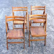 Un ensemble de 4 chaises pliantes en bois vintage, années 1970.