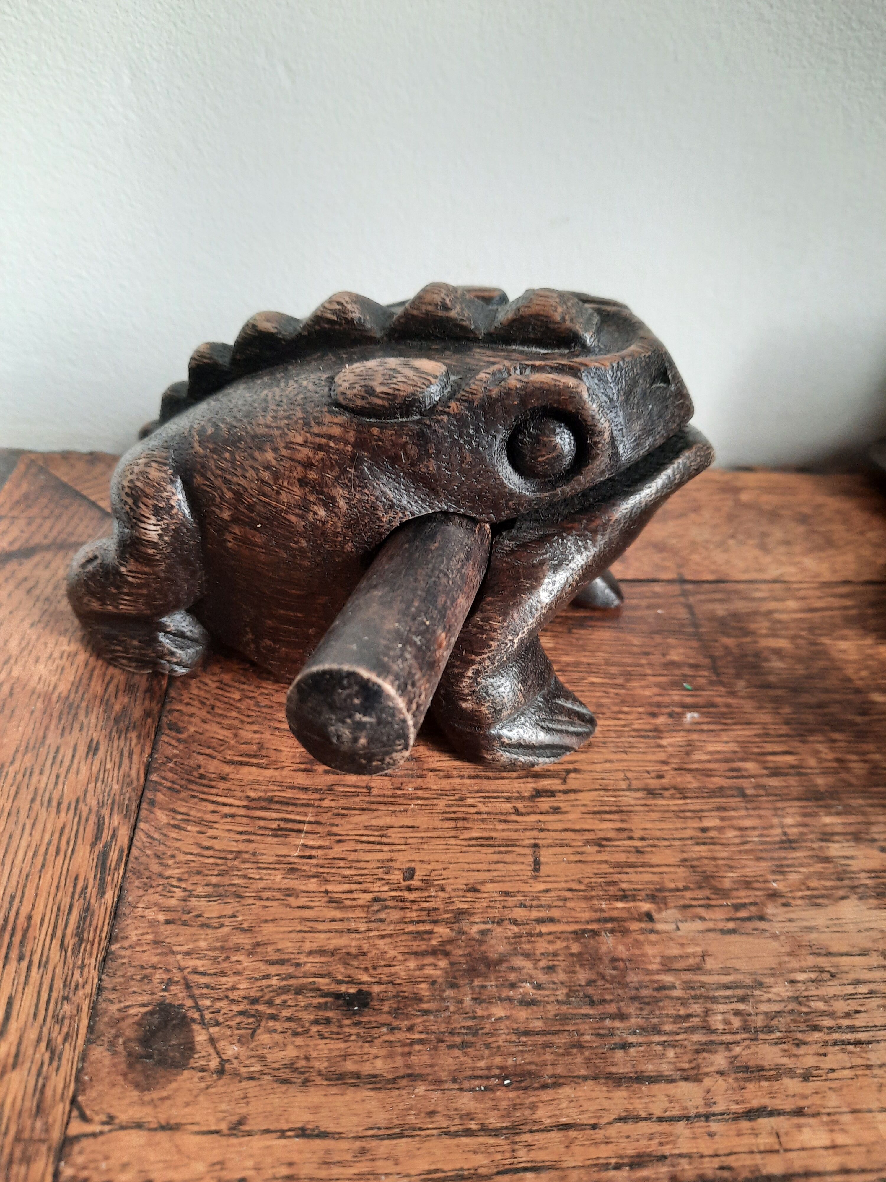Wooden musical frog
