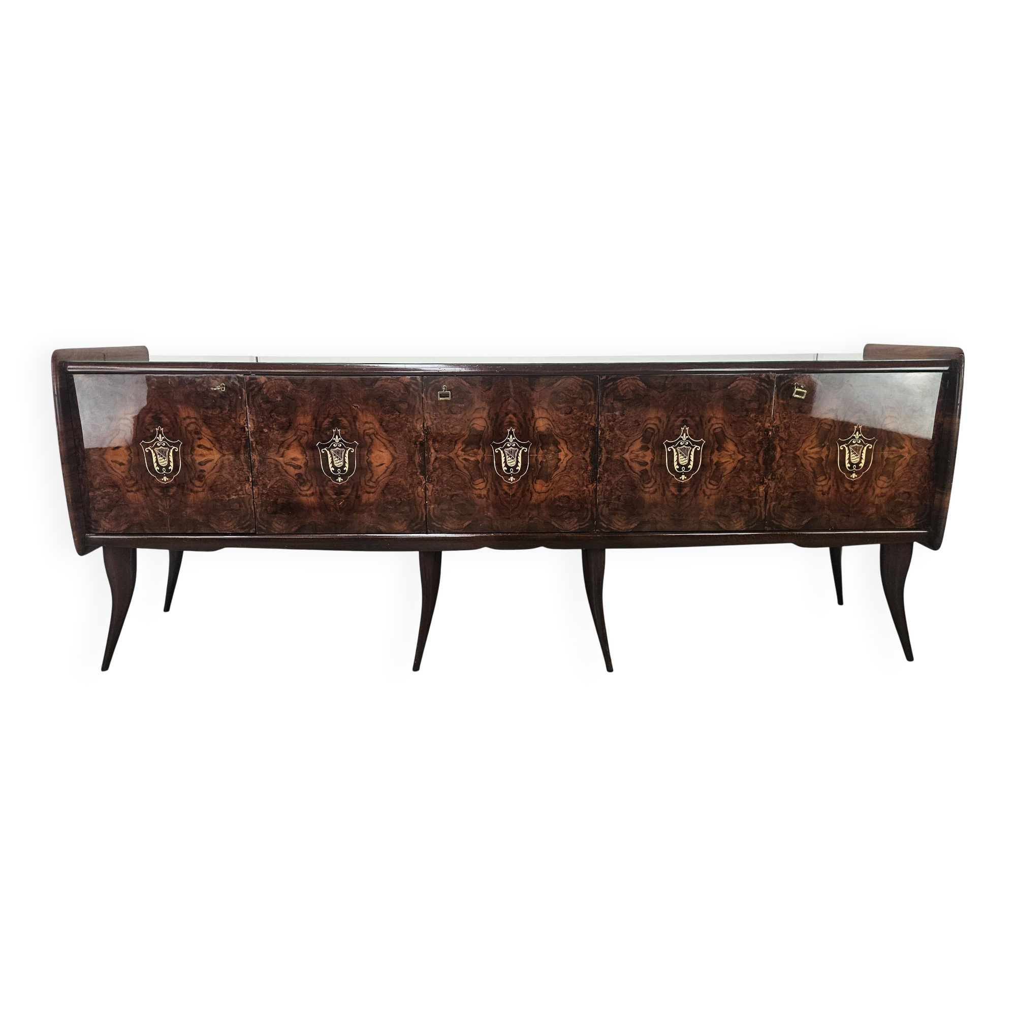 Buffet en acajou du milieu du siècle avec verre teal et compartiments avec tiroir.