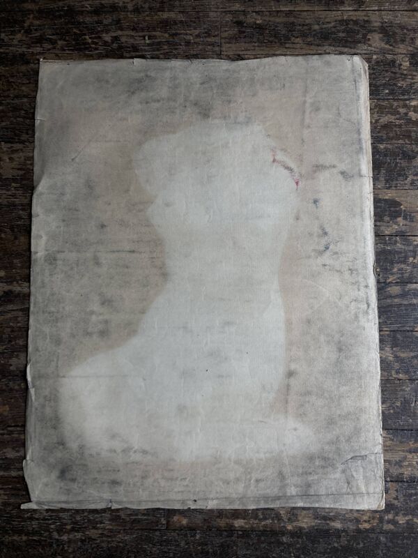 Etude d'atelier néo-classique jarre de marbre bas relief, fusain 1920