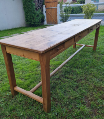 Farm table