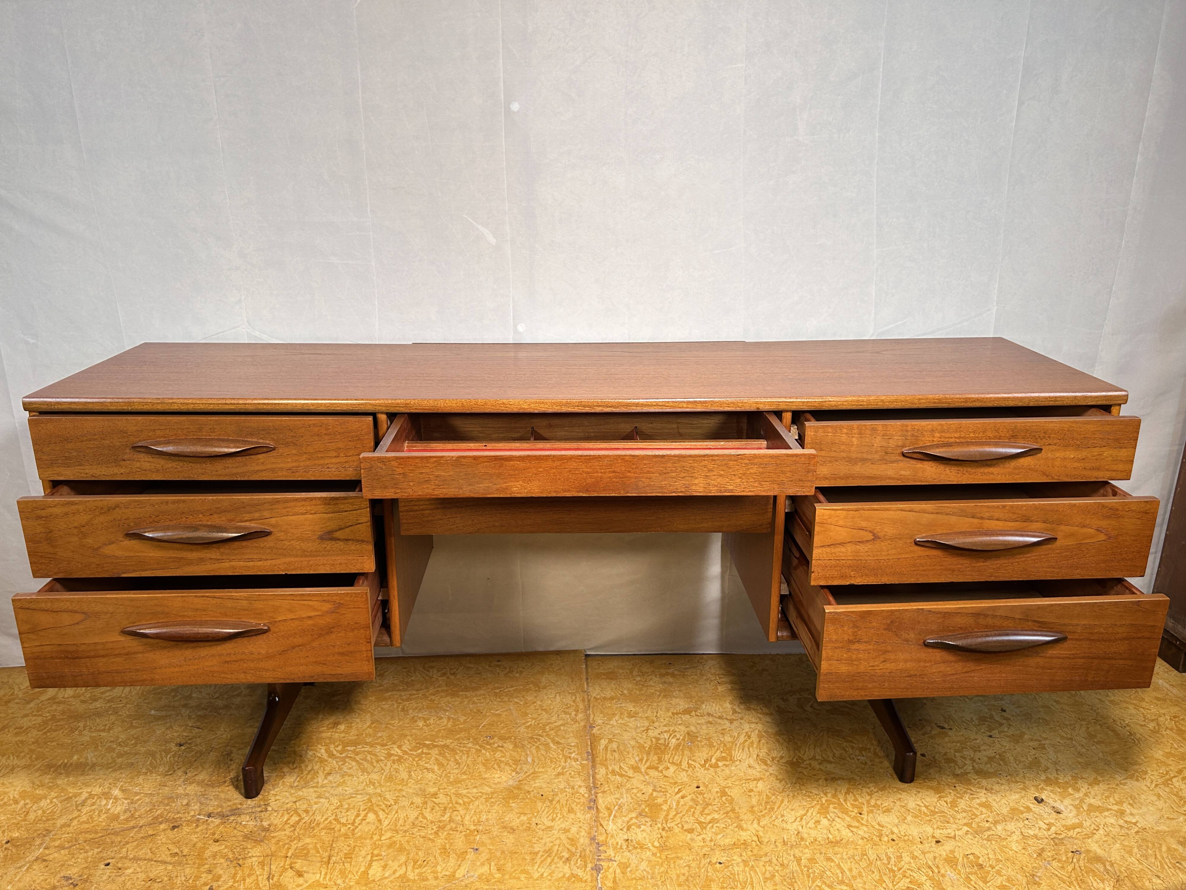 Mid-Century Retro Vintage Teak Desk by Austinsuite – 1960