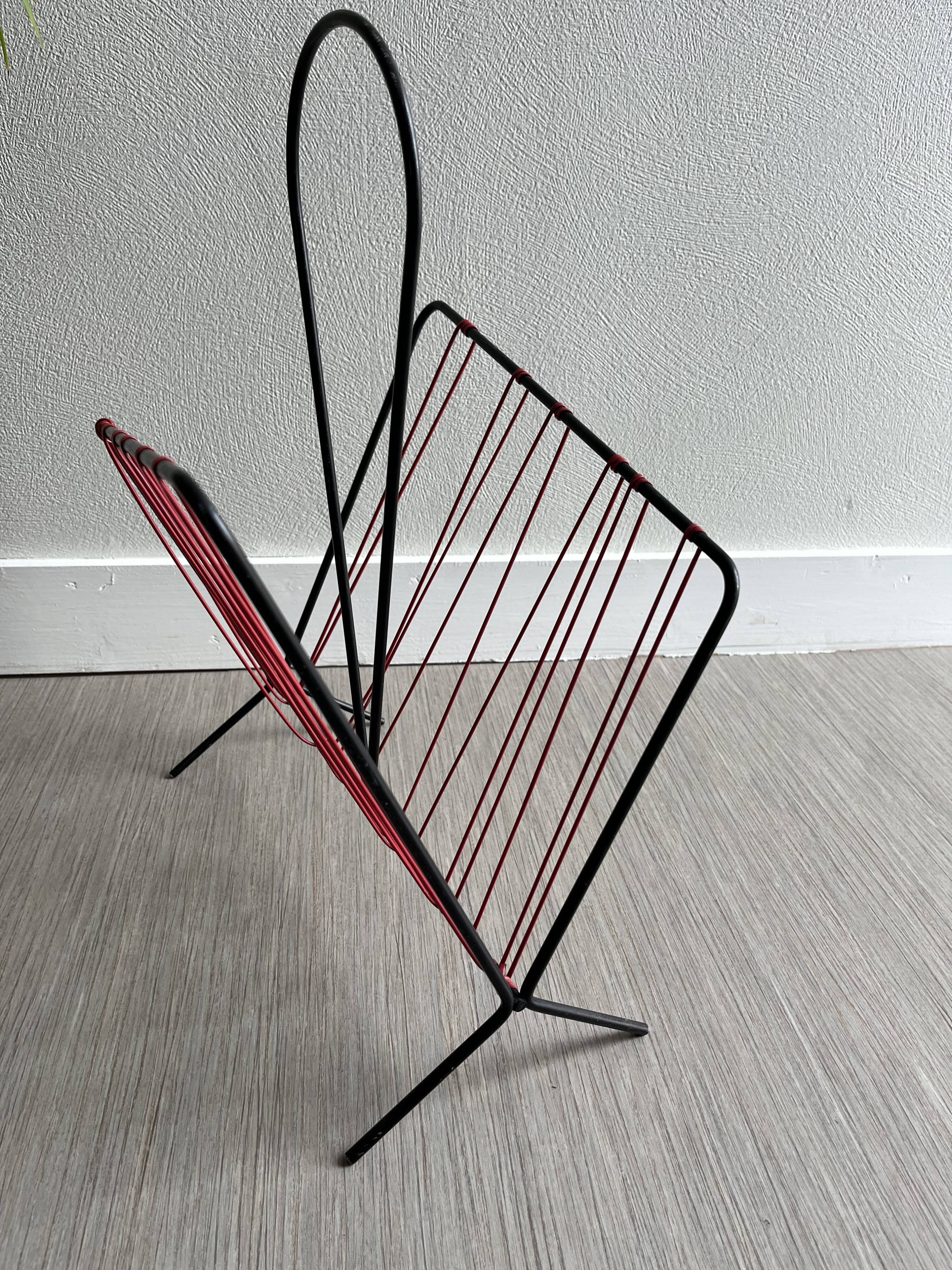 Vintage scoubidou magazine holder