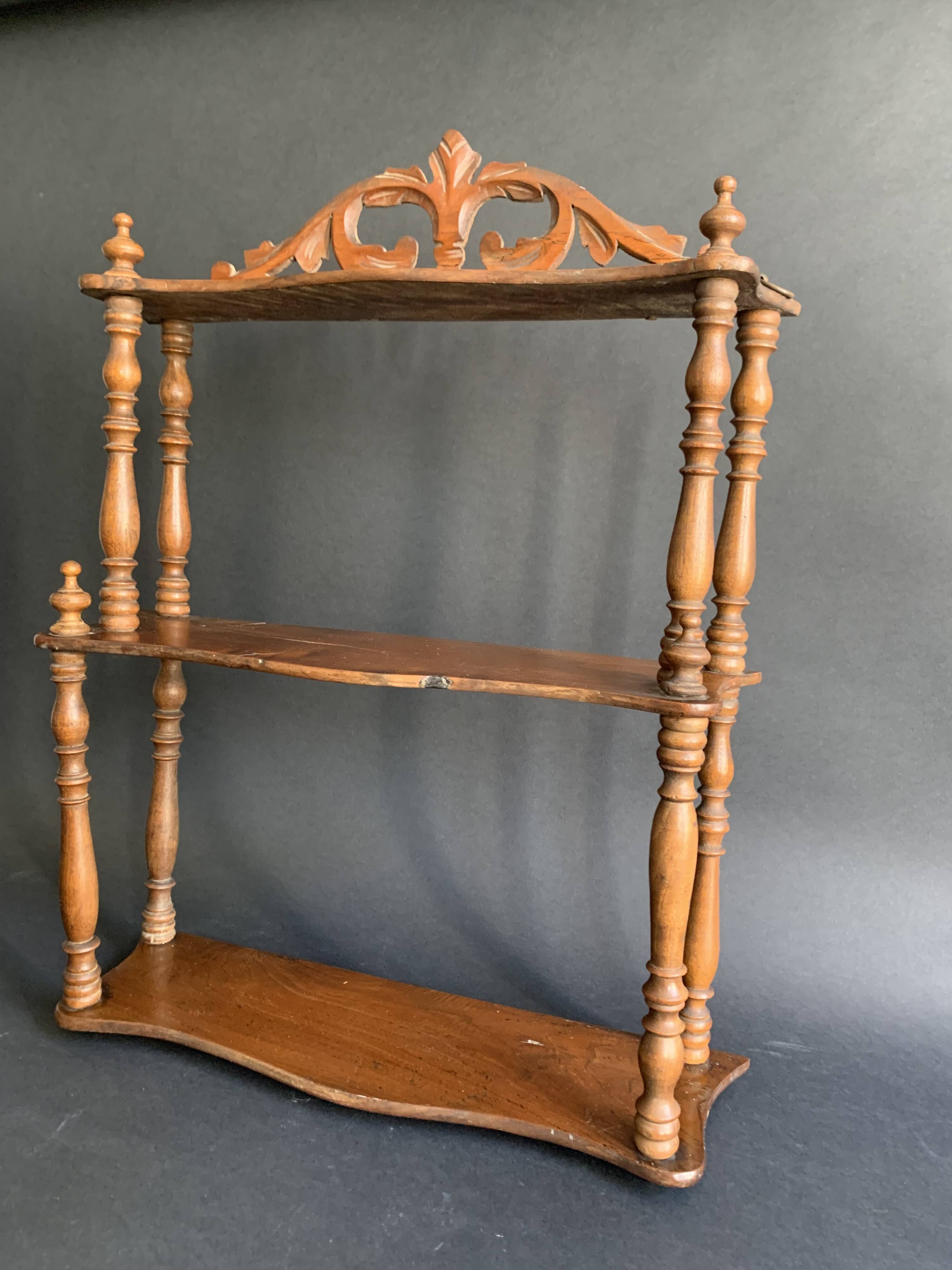 Wall shelf with pediment, in turned Napoleon III wood