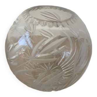 Chiseled crystal ball vase with flower decoration