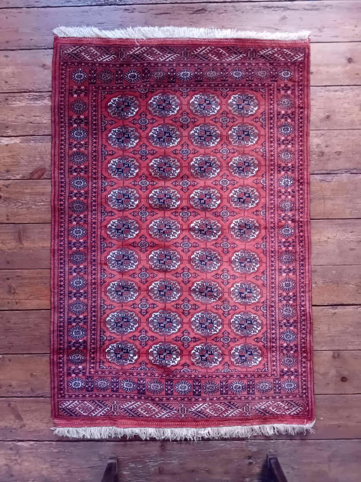 Handmade Turkmen Bukhara rug 172x116cm