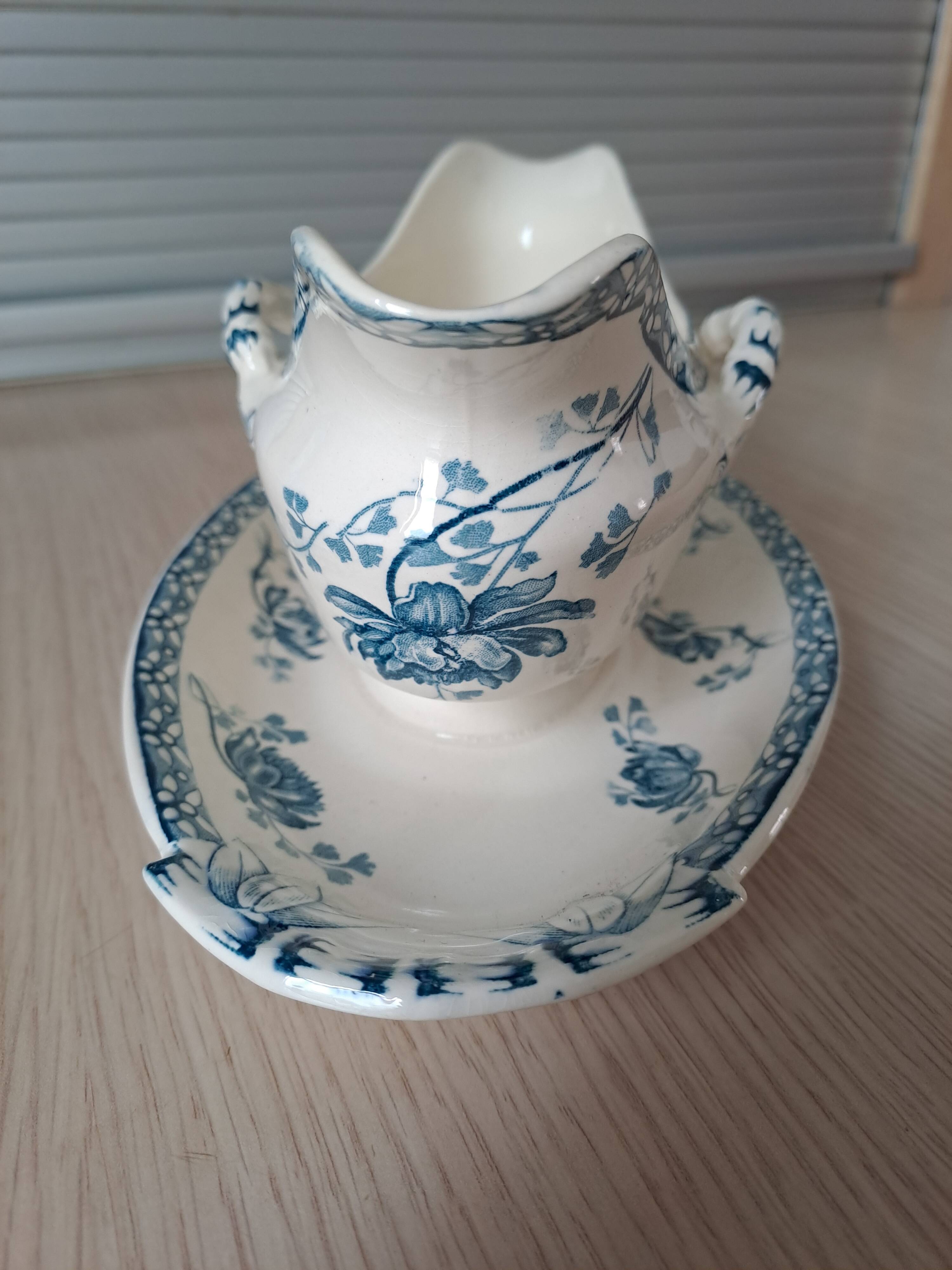 Sarreguemines sauceboat