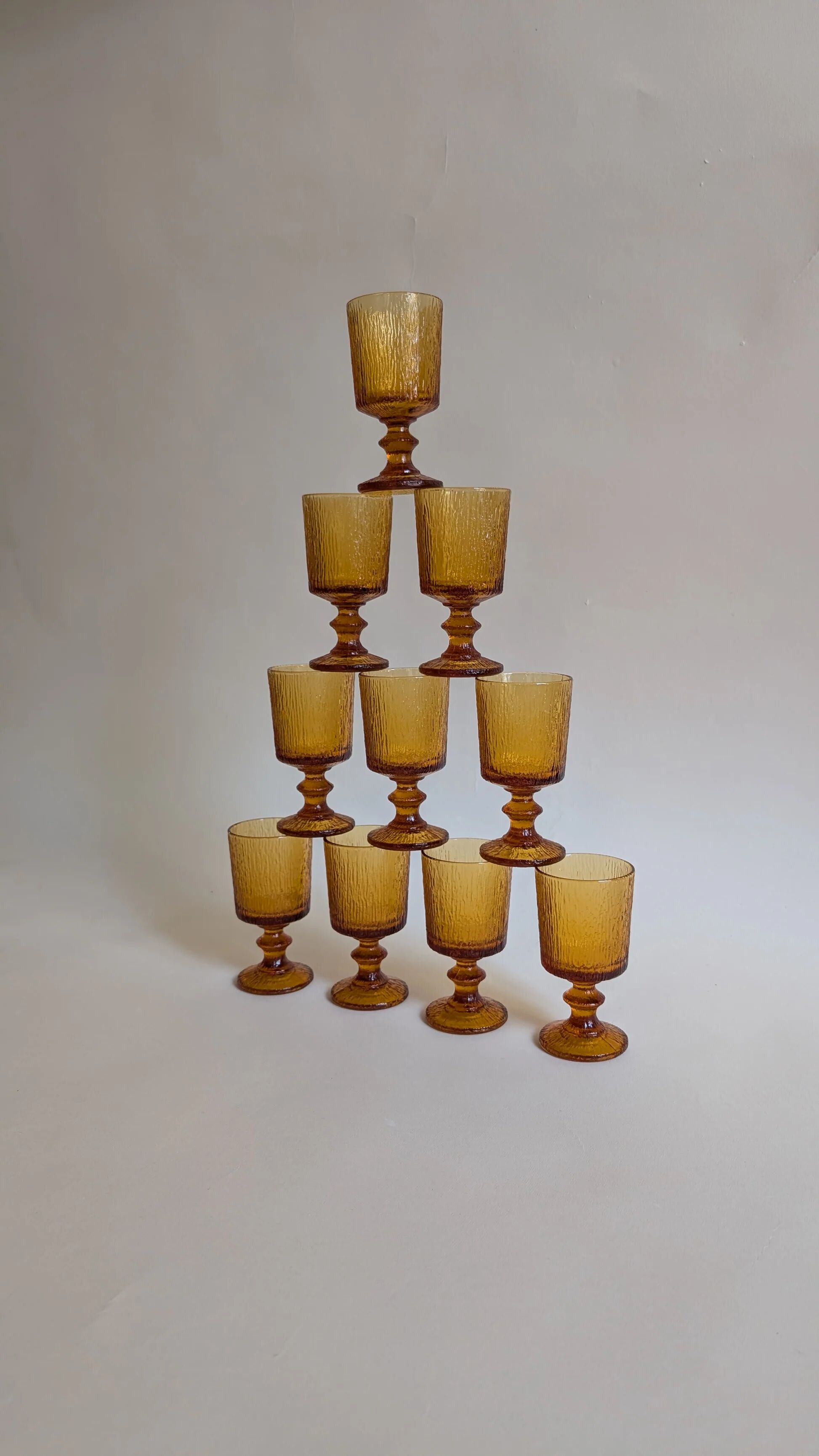 Set of 10 orange glasses