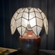 Lampe en nacre et bois d’olivier