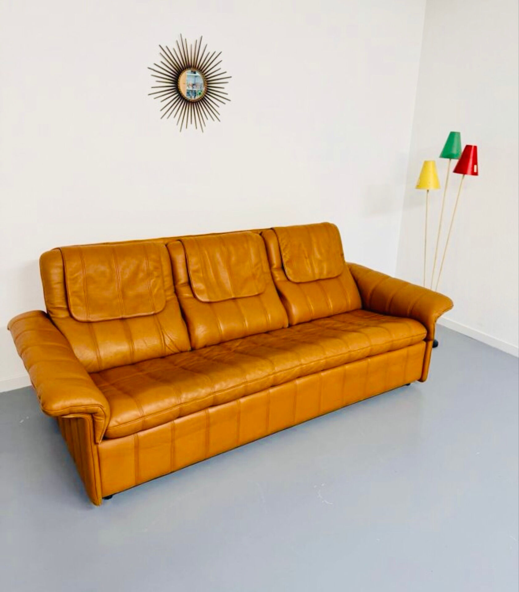 Ancien Canapé 3 places De Sede en cuir épais cognac design années 70