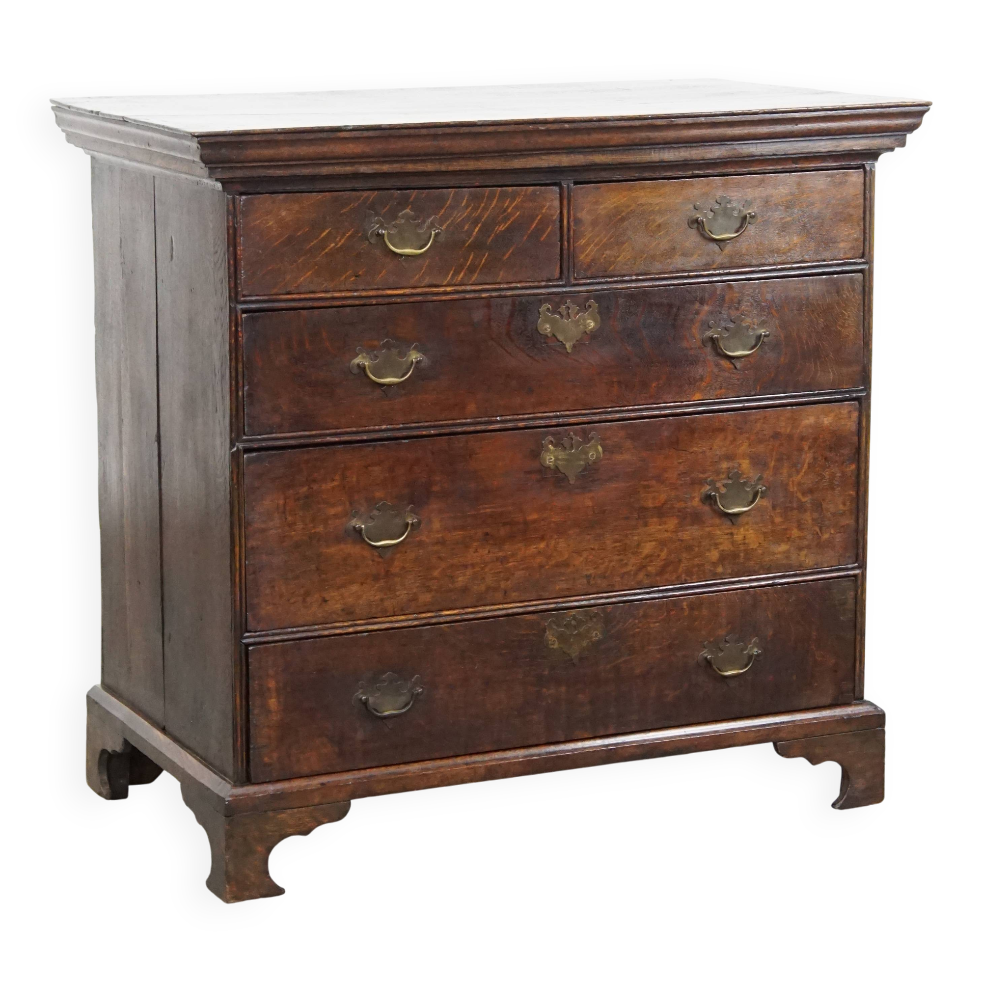 Early 18th century antique English oak chest of drawers with 5 drawers