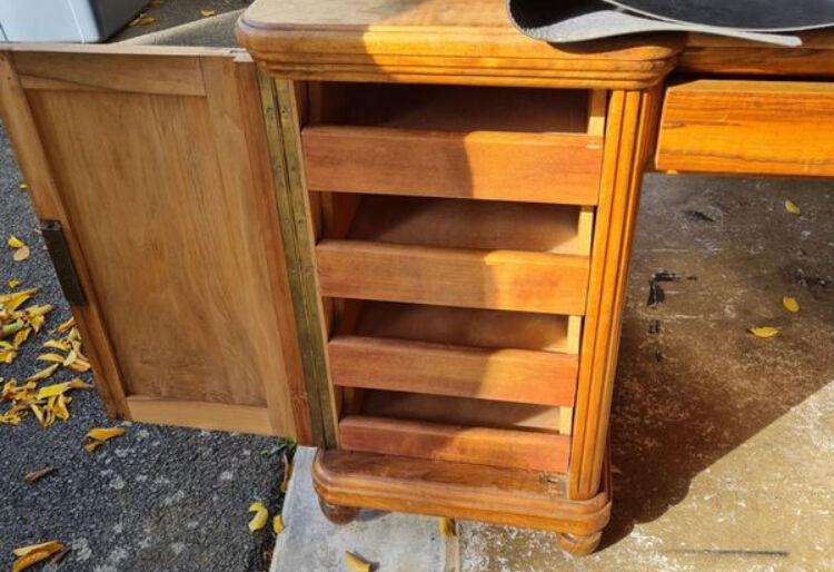 Desk carved counter 1900