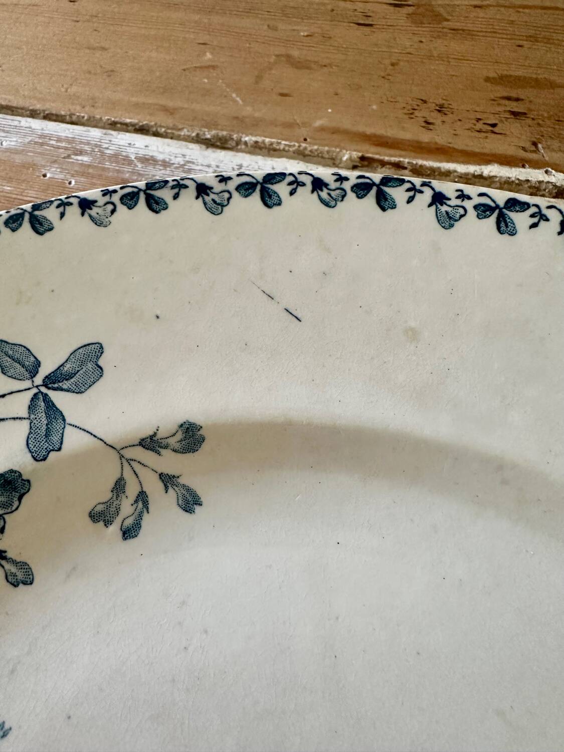 Round dish Saint Amand and Hamage Nord, Acacia model