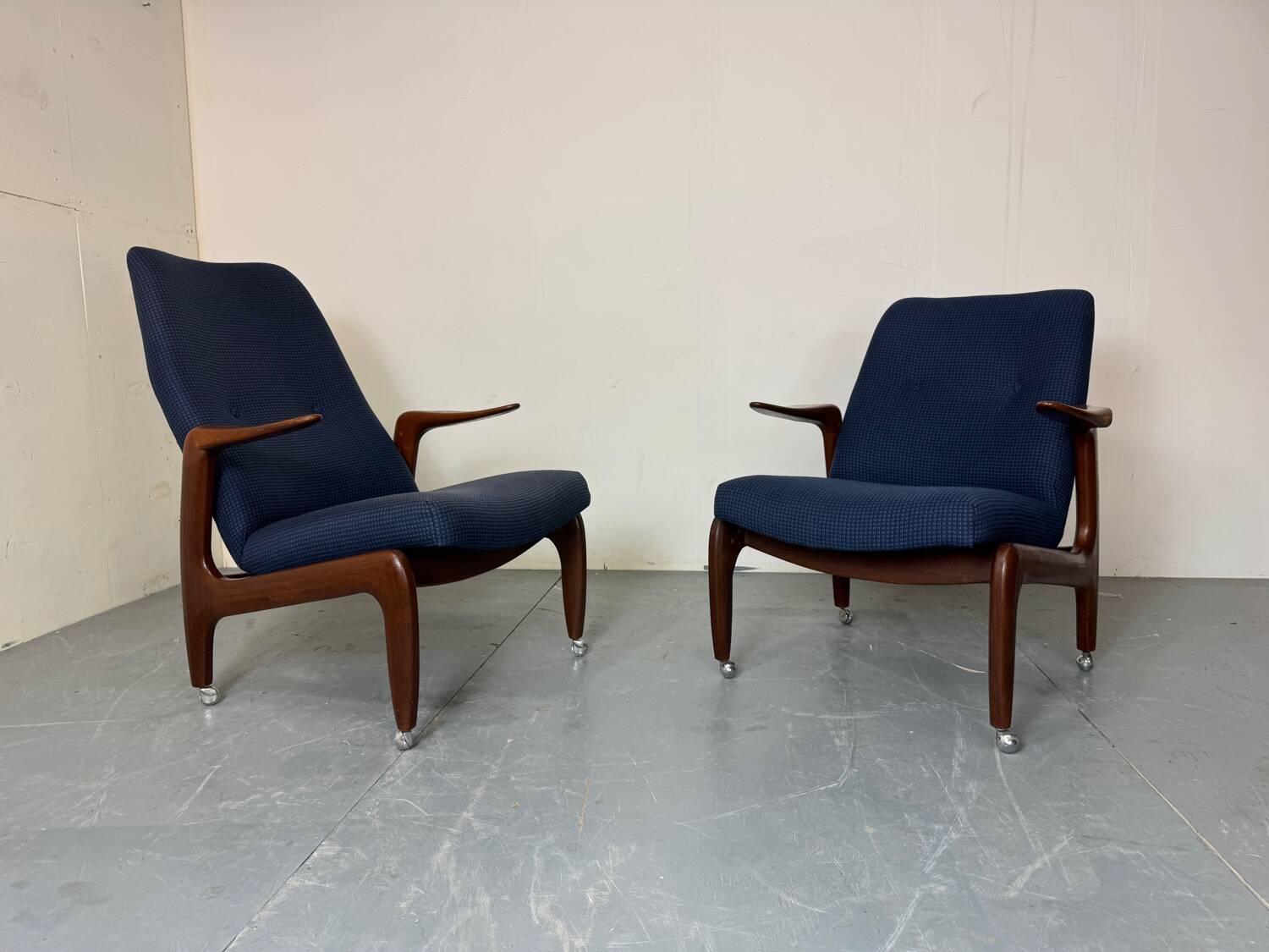 Ensemble de 2 chaises longues en teck de style moderniste danois du milieu du siècle, années 1960