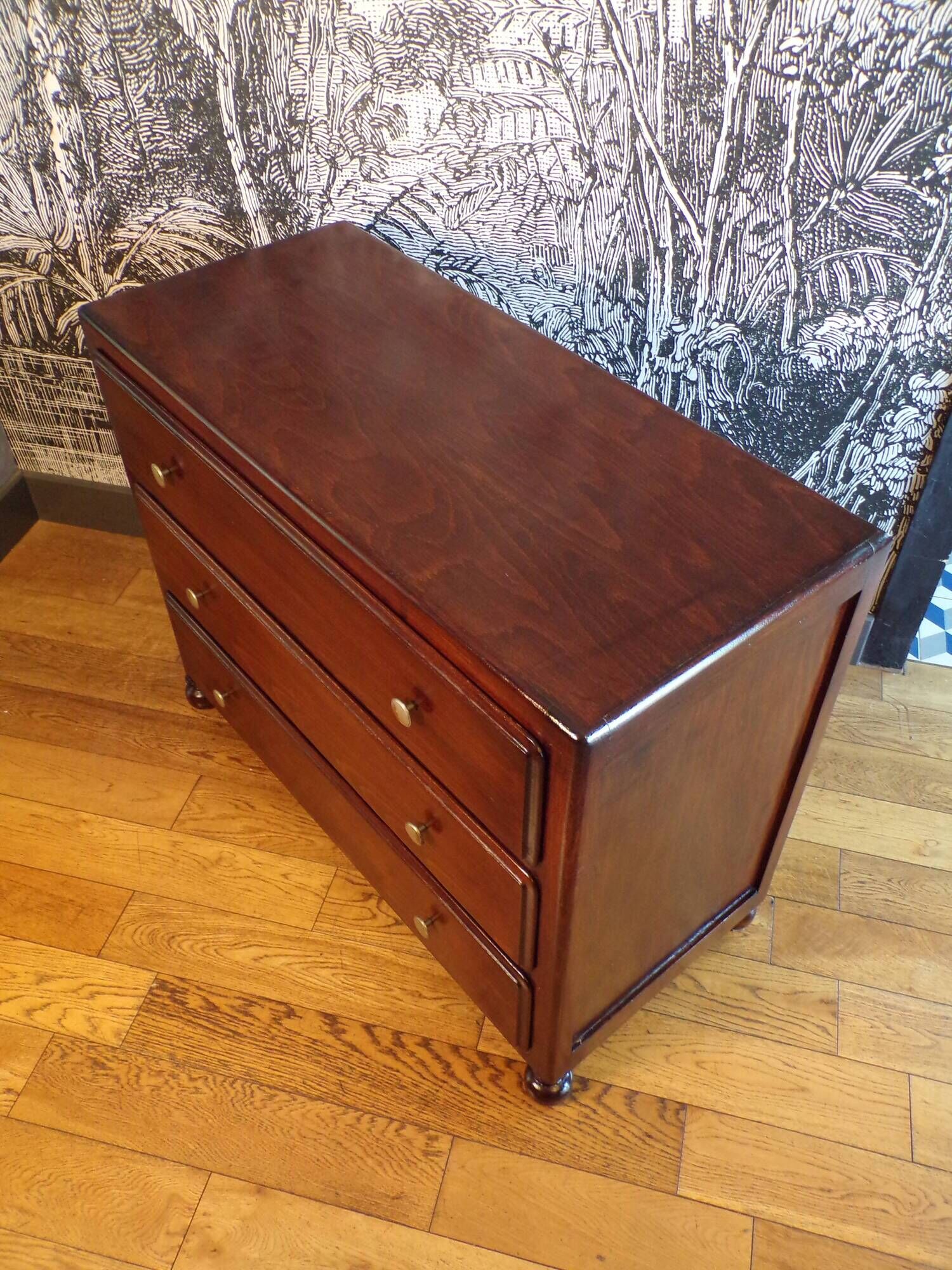 Vintage 3-drawer chest of drawers in dark wood
