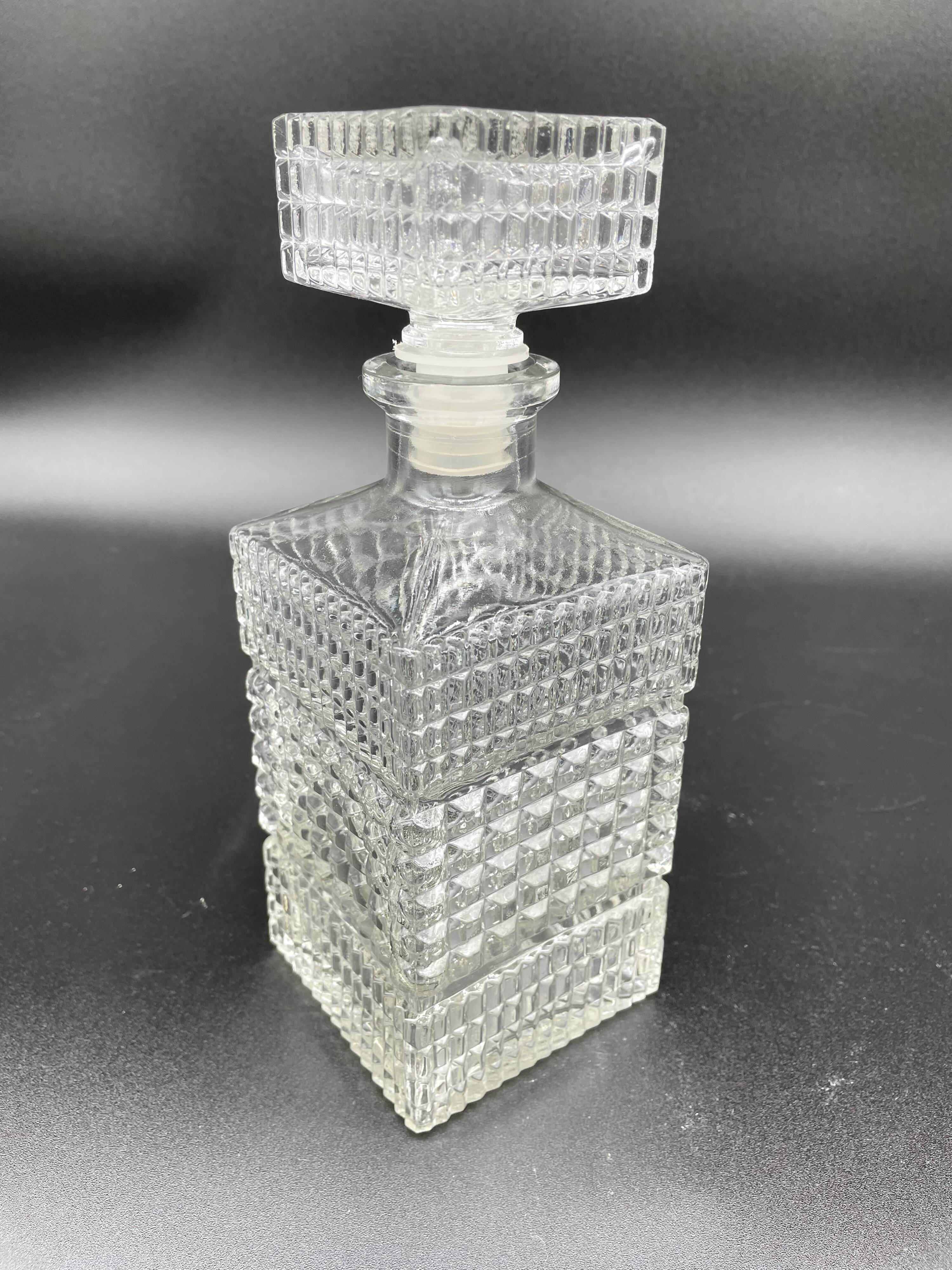 Vintage, whisky decanter, square, glass, diamond tip, square cap, tableware, décor