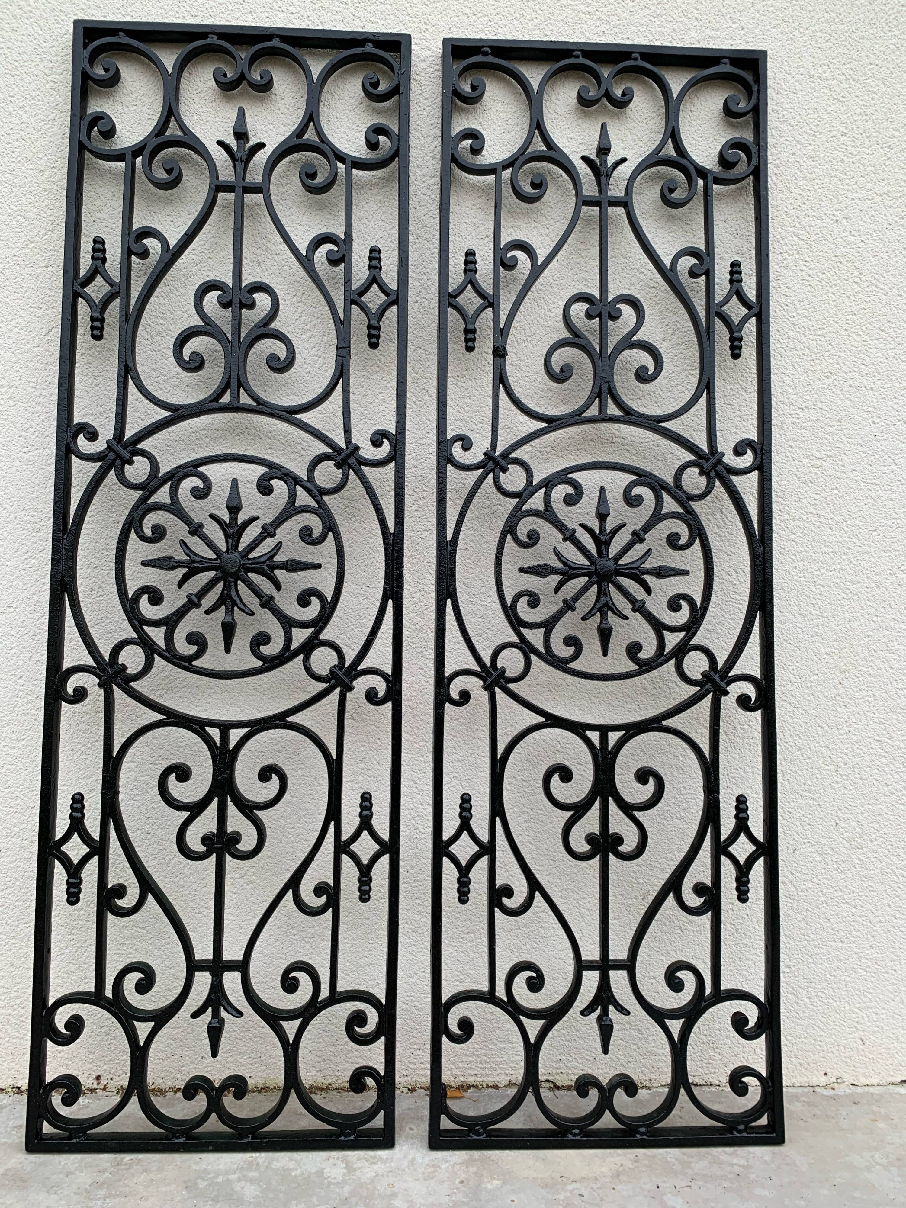 2 old art deco cast iron grid decorated with a rose window