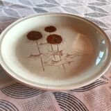 Plat beige en grès de Sarreguemine chardon