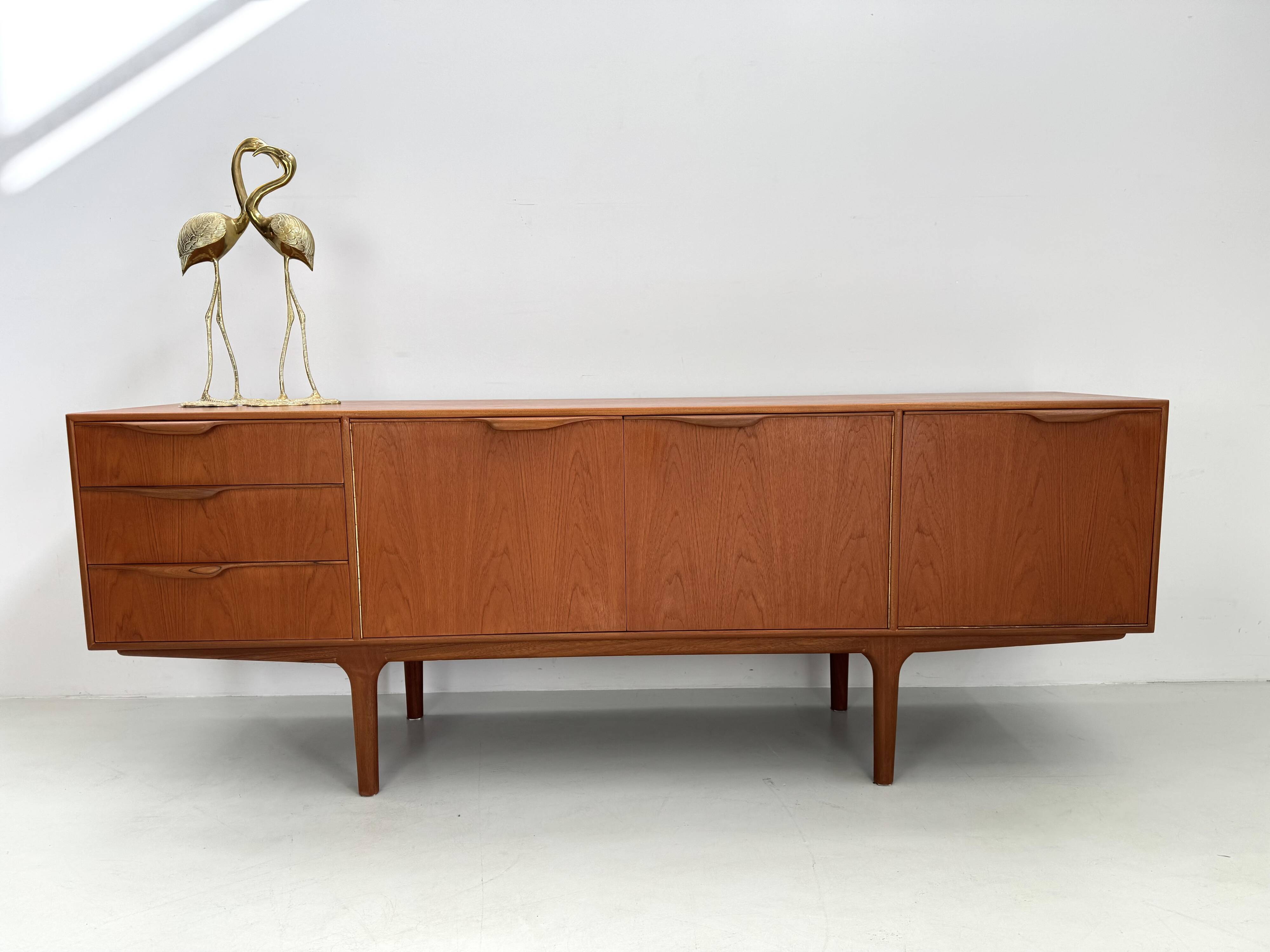 Buffet vintage par McIntosh, design de T. Robertson des années 1960.