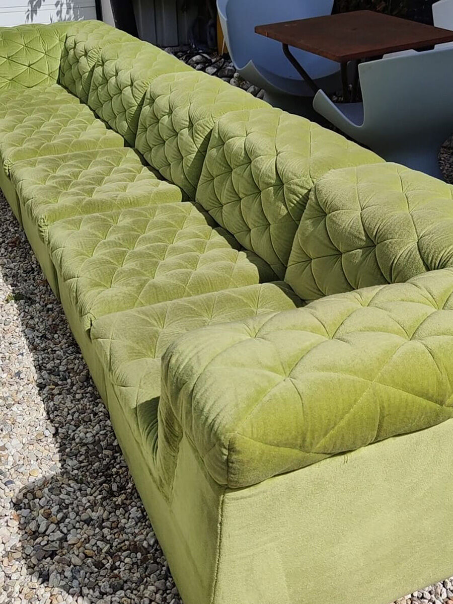 Canapé modulable en velours vert vintage Laauser