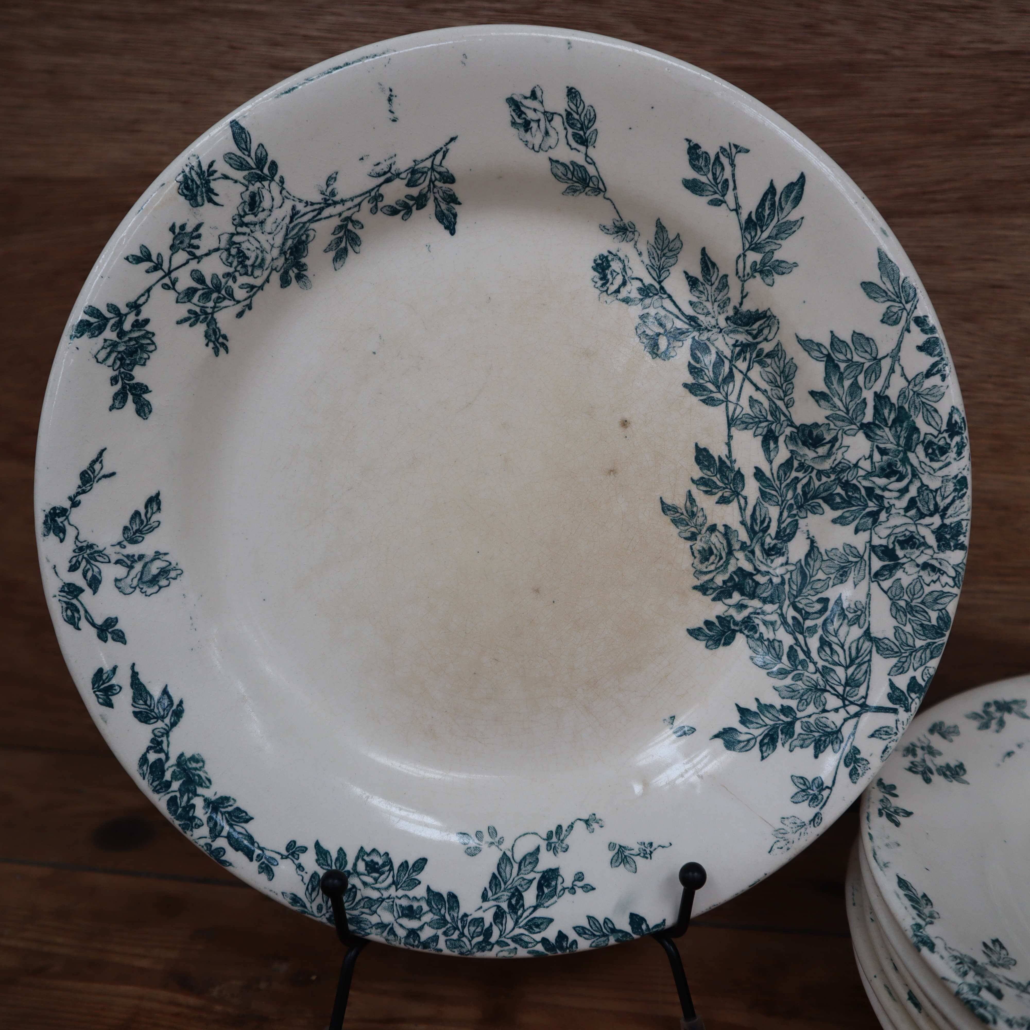 8 Flat plates Terre de fer Creil & Montereau