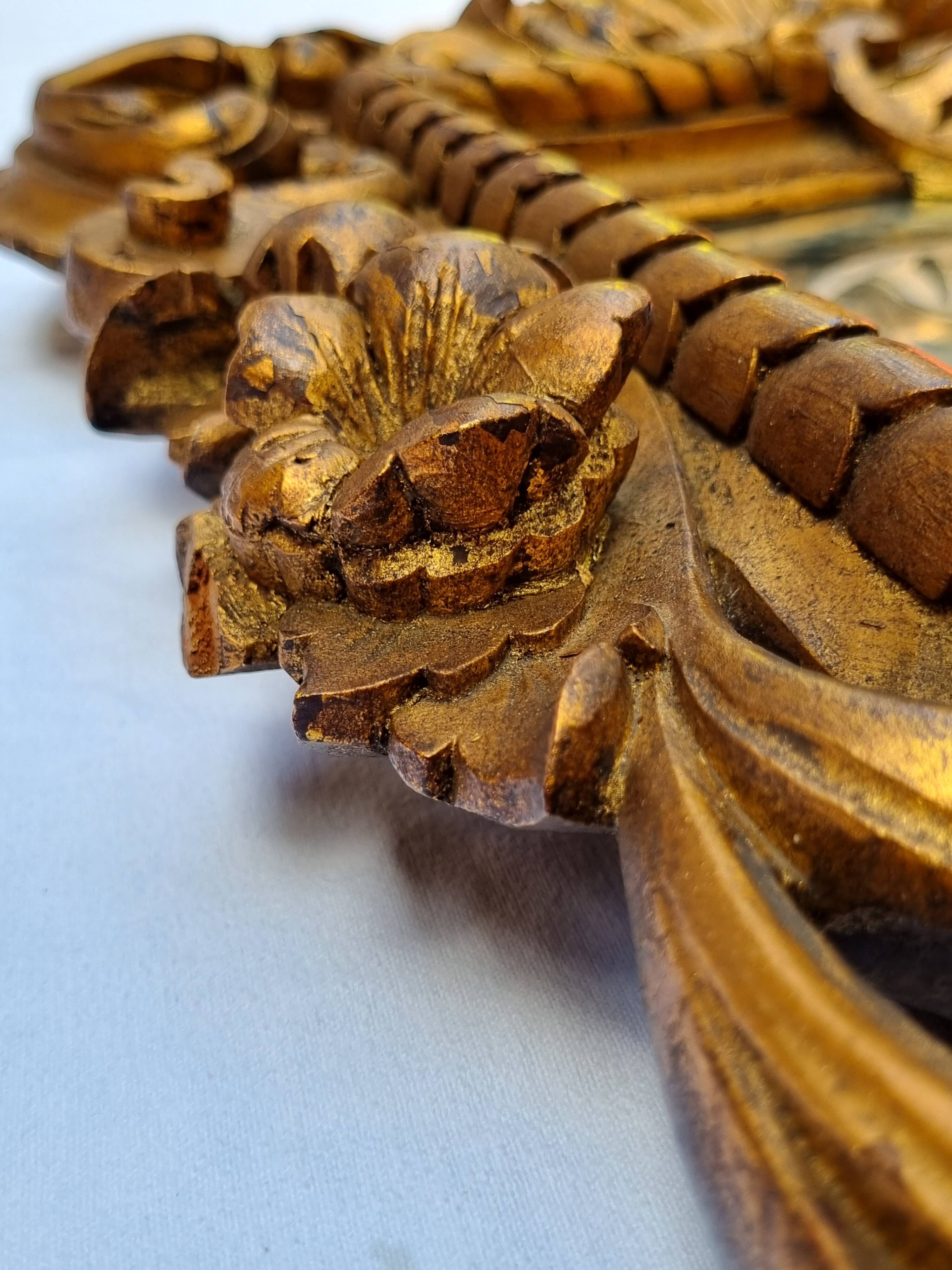 Antique wall mirror in carved gilded wood, Louis XV style, 19th century, 98 x 57 cm.