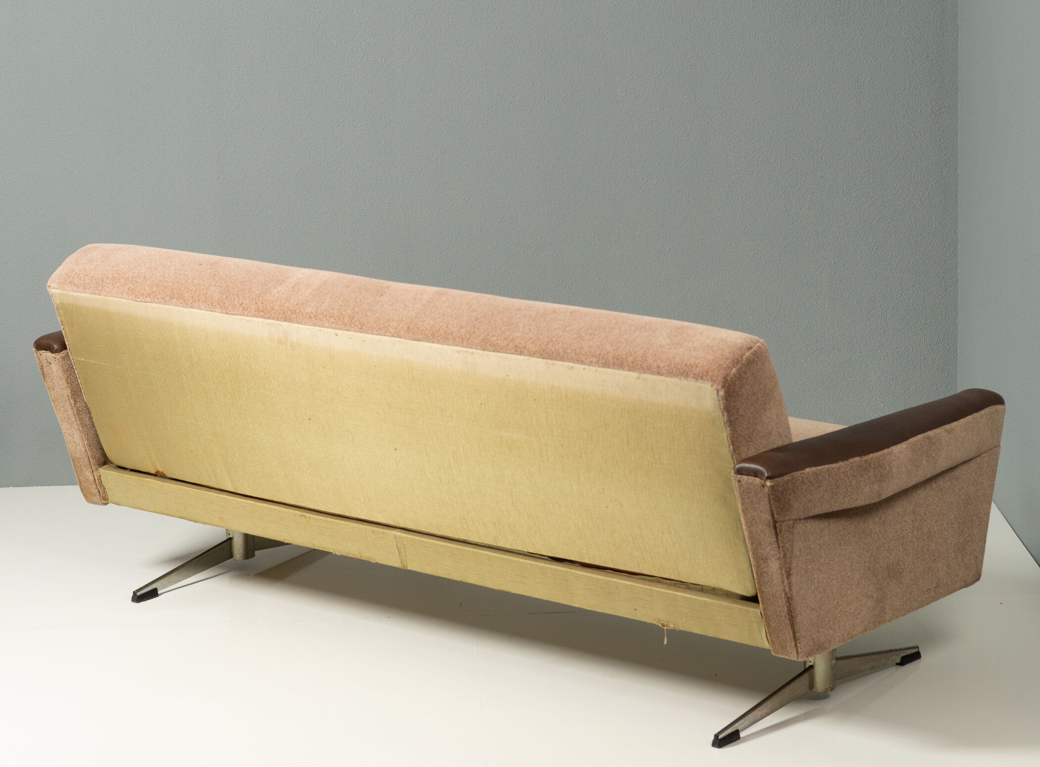 Fauteuils et canapé pivotants space age années 1970