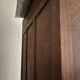 Armoire ancienne en bois massif avec miroir – style Louis XV – belle pièce