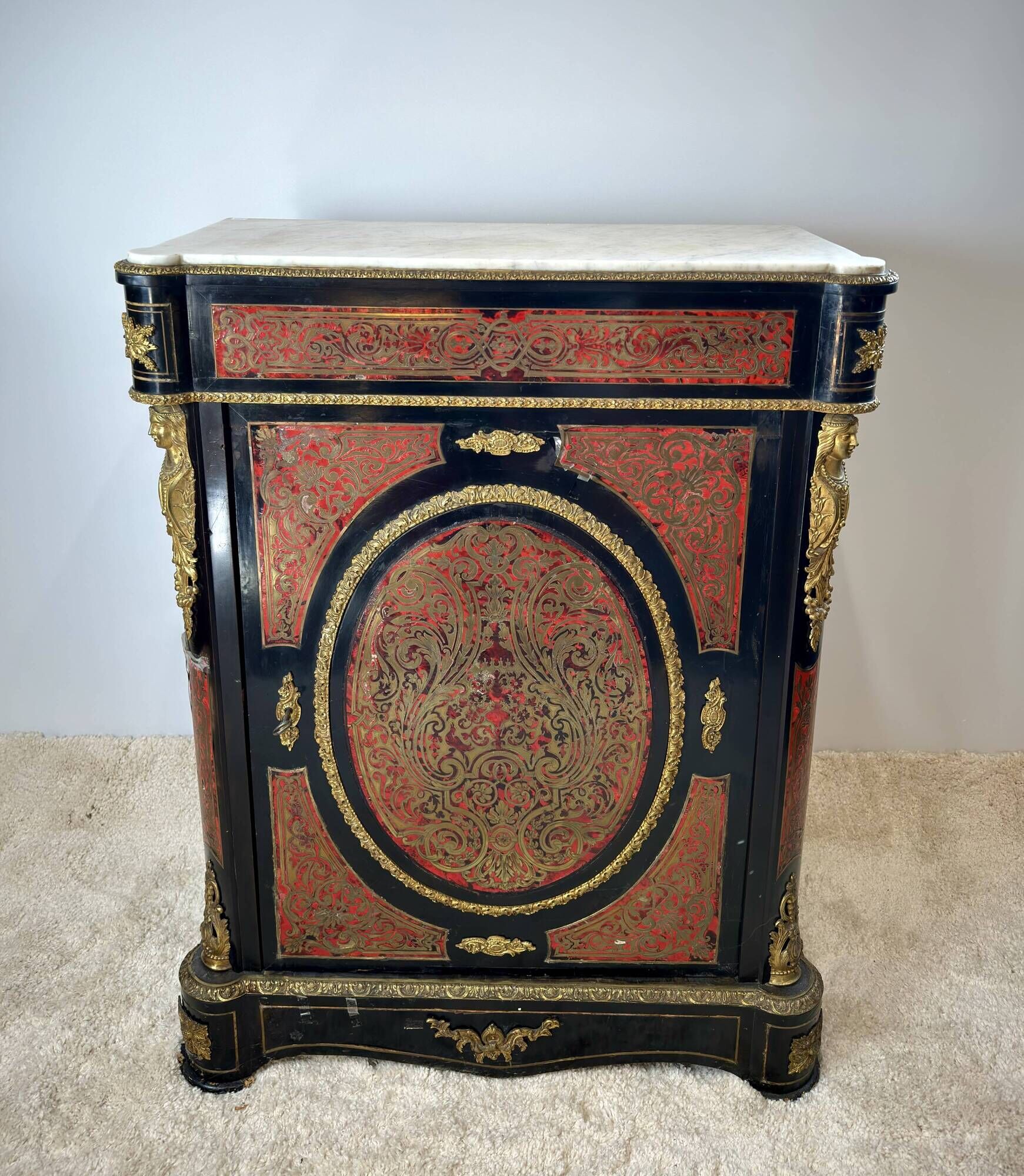 Meuble d’appui Napoléon III en marqueterie Boulle, bronze et marbre