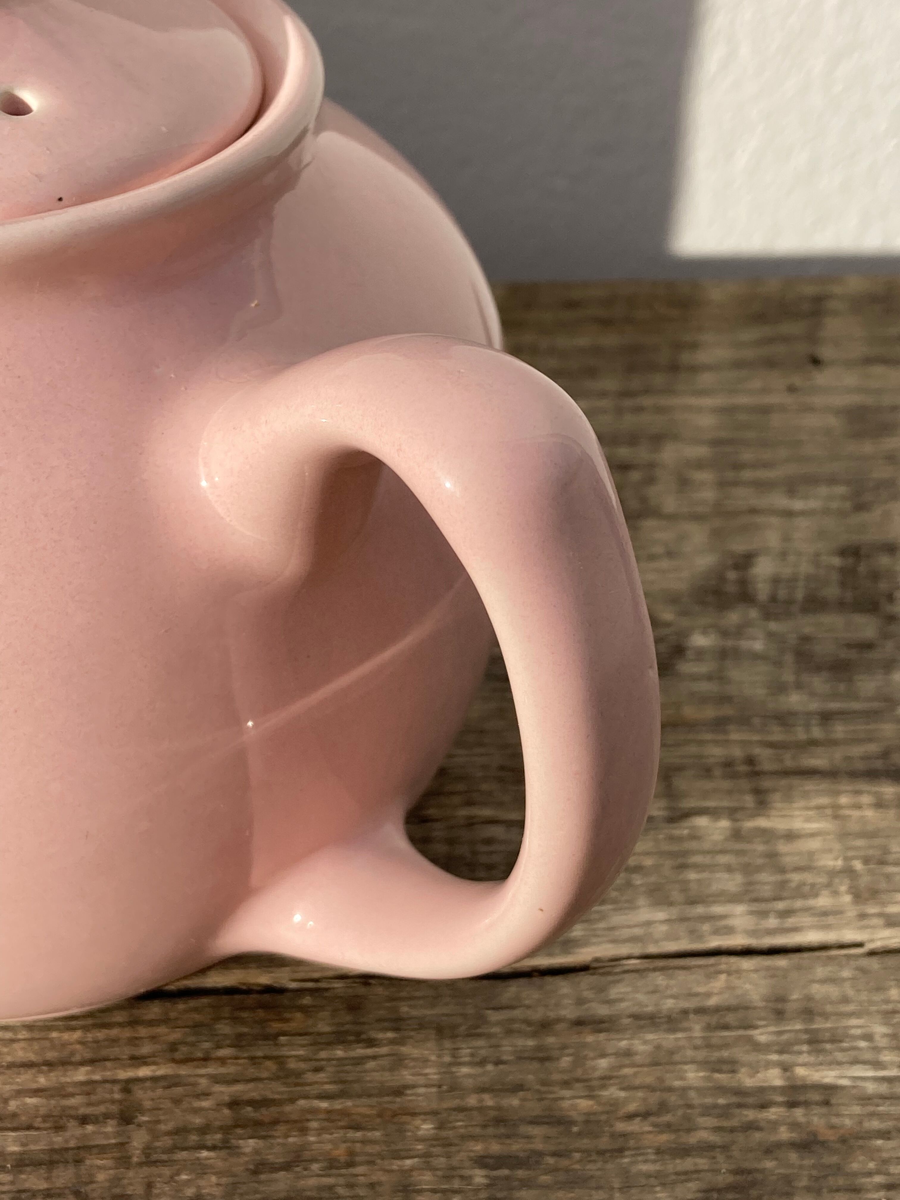 Théière anglaise en céramique rose vintage