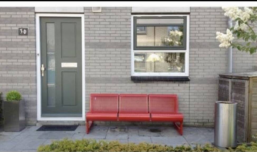 "Lagos" bench original by Artifort, designed by Nel Verschuuren, Netherlands.