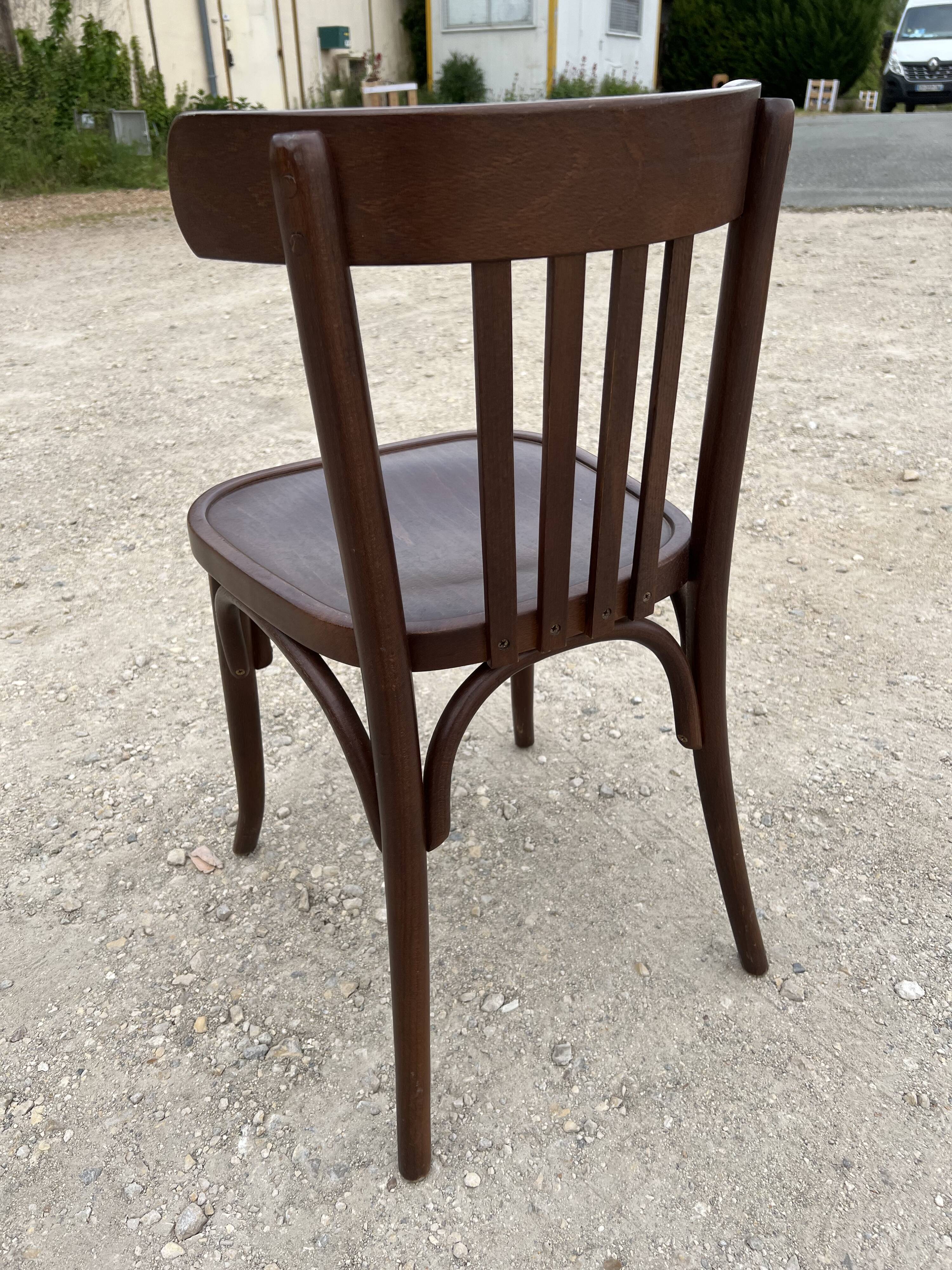 Set of 17 bistro chairs with bars