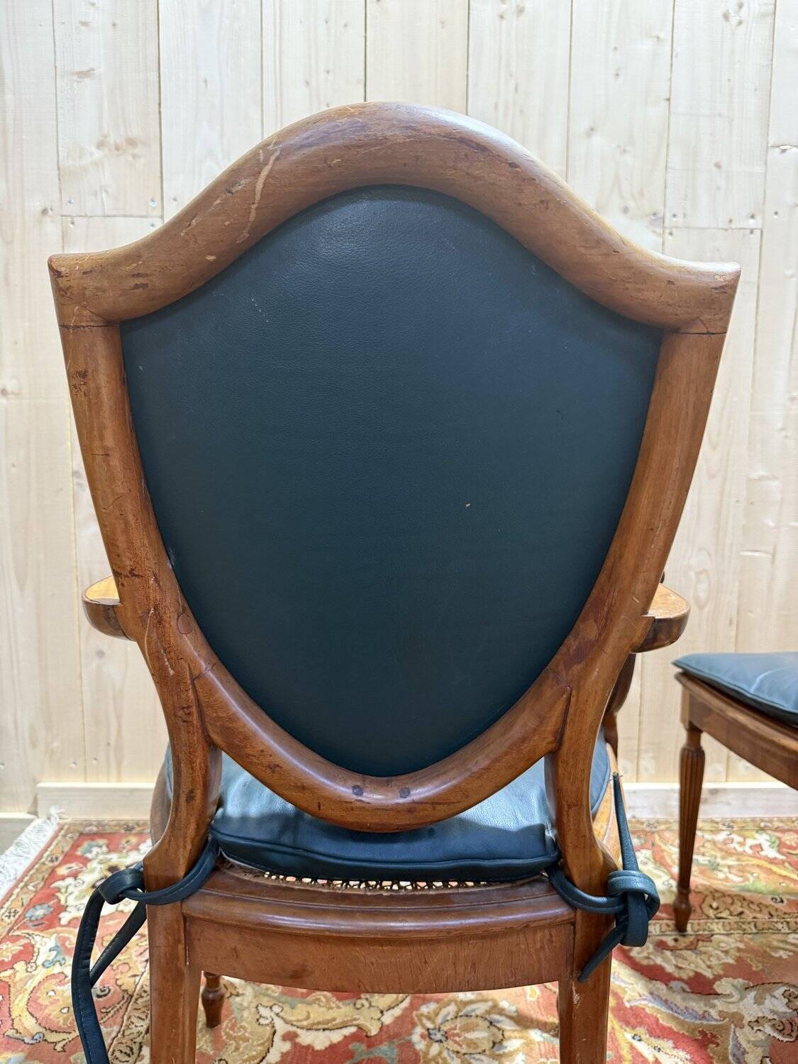 Set of 4 chairs and 2 English armchairs.